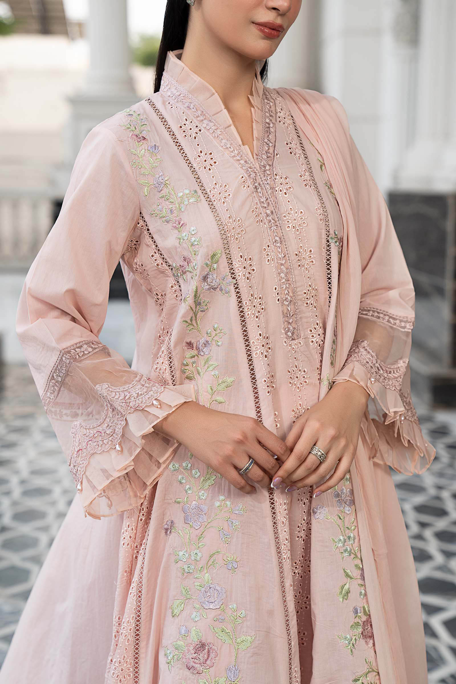 3 Piece Embroidered Lawn Suit - Image 4