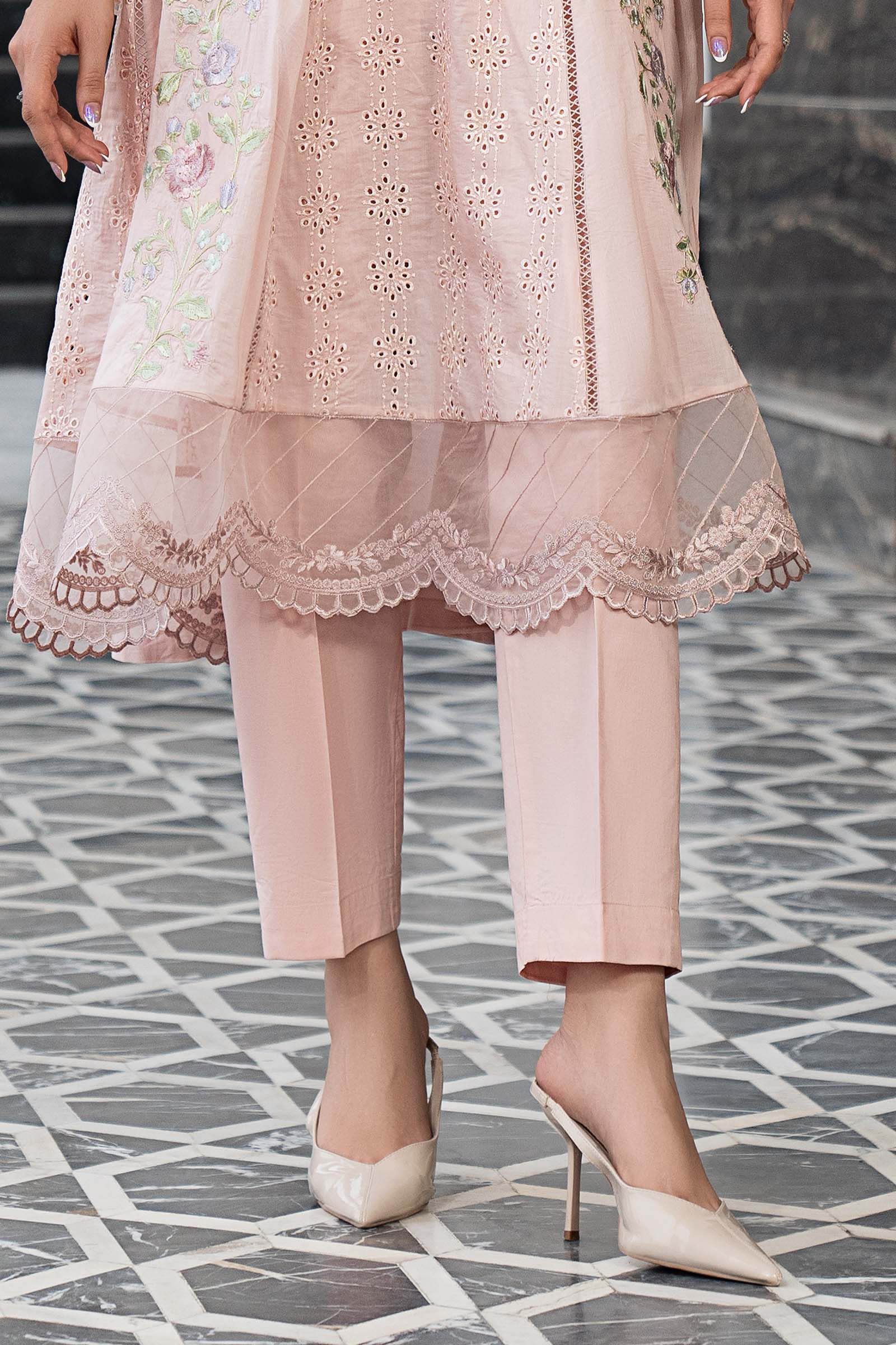 3 Piece Embroidered Lawn Suit - Image 6