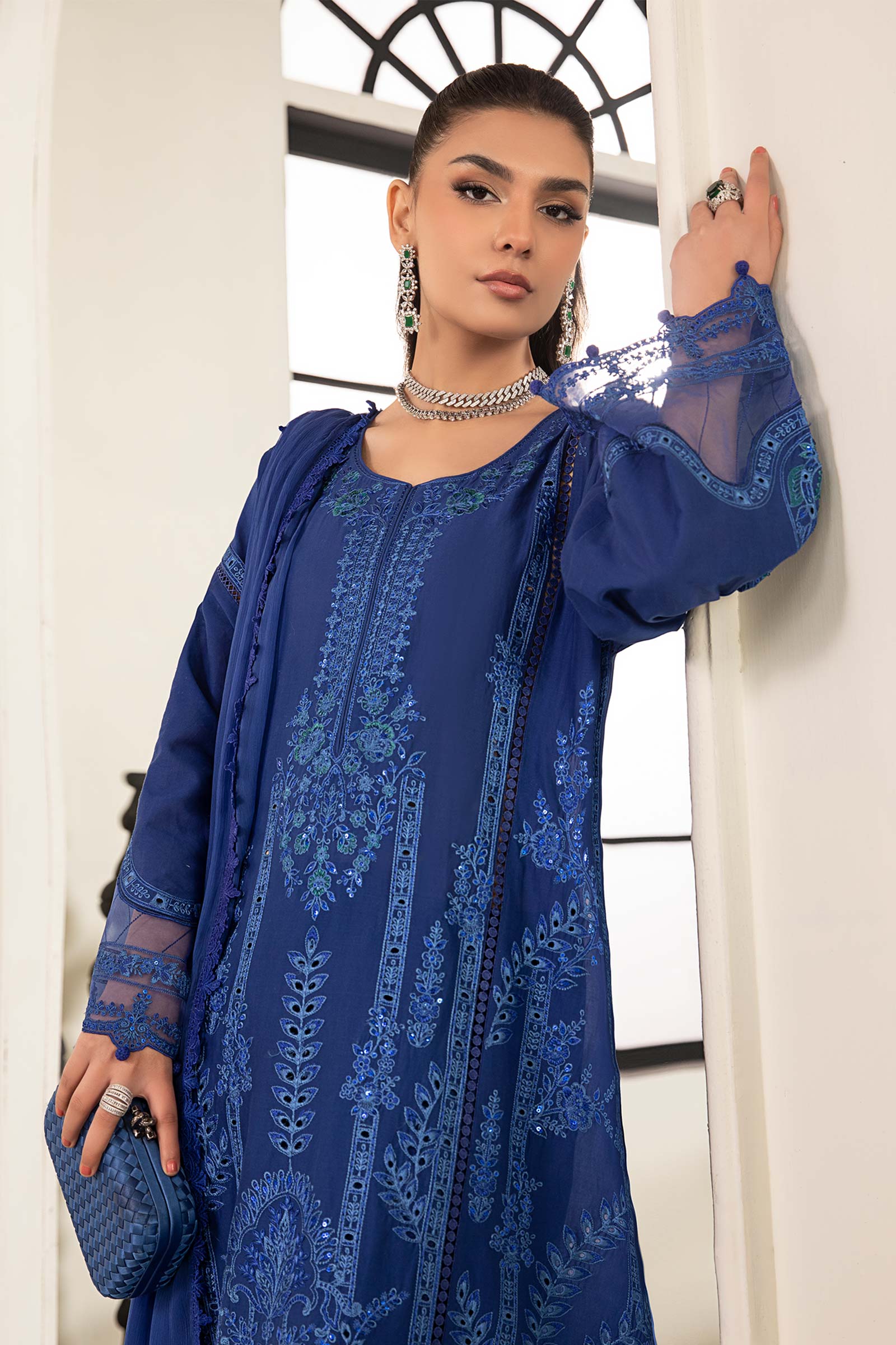 3 Piece Embroidered Lawn Suit - Image 3
