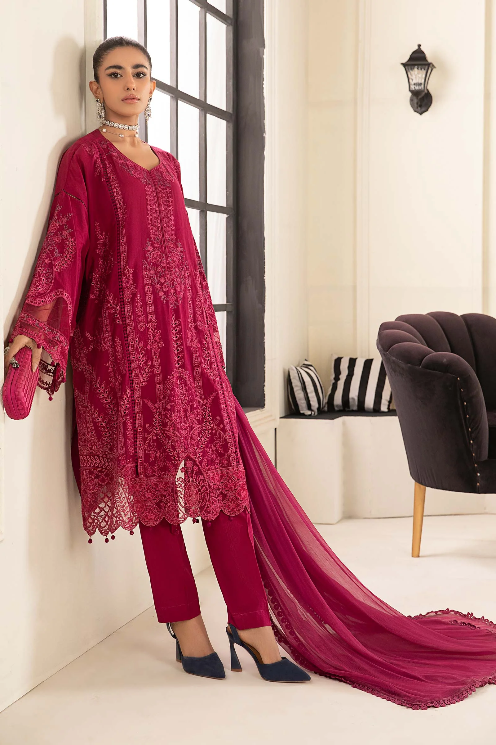 3 Piece Embroidered Lawn Suit - Image 5