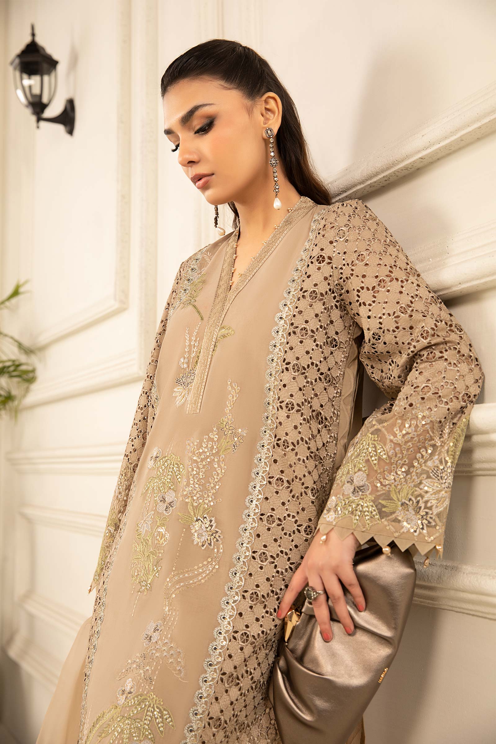 3 Piece Embroidered Lawn Suit - Image 2