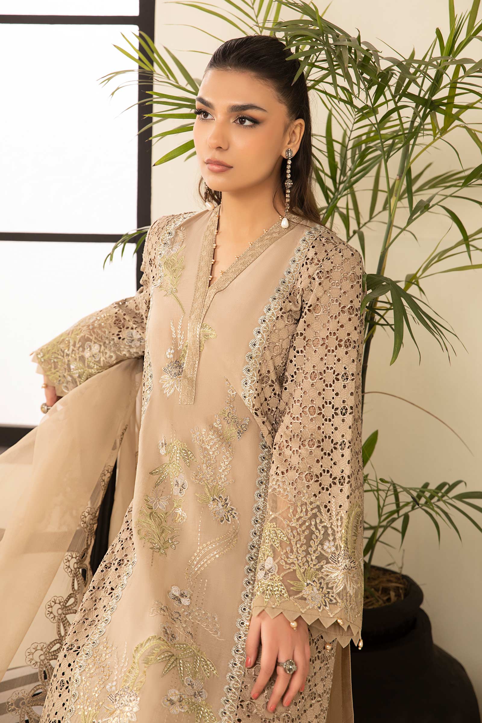 3 Piece Embroidered Lawn Suit - Image 5