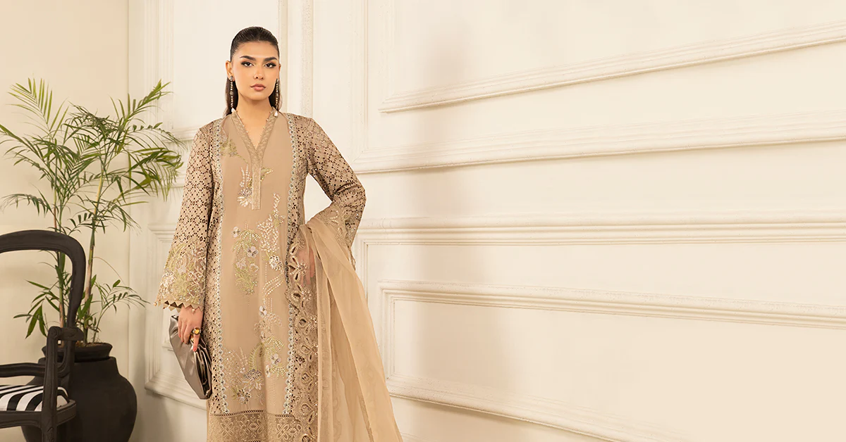 3 Piece Embroidered Lawn Suit - Image 8