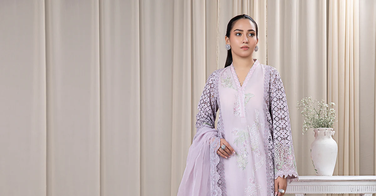 3 Piece Embroidered Lawn Suit - Image 8