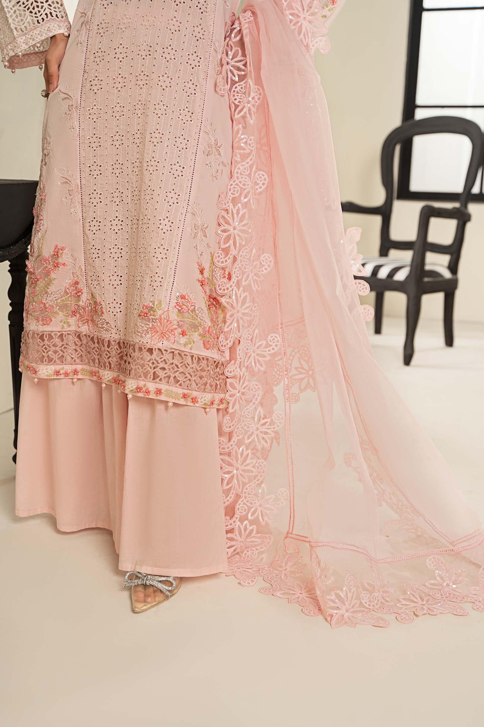 3 Piece Embroidered Lawn Suit - Image 5