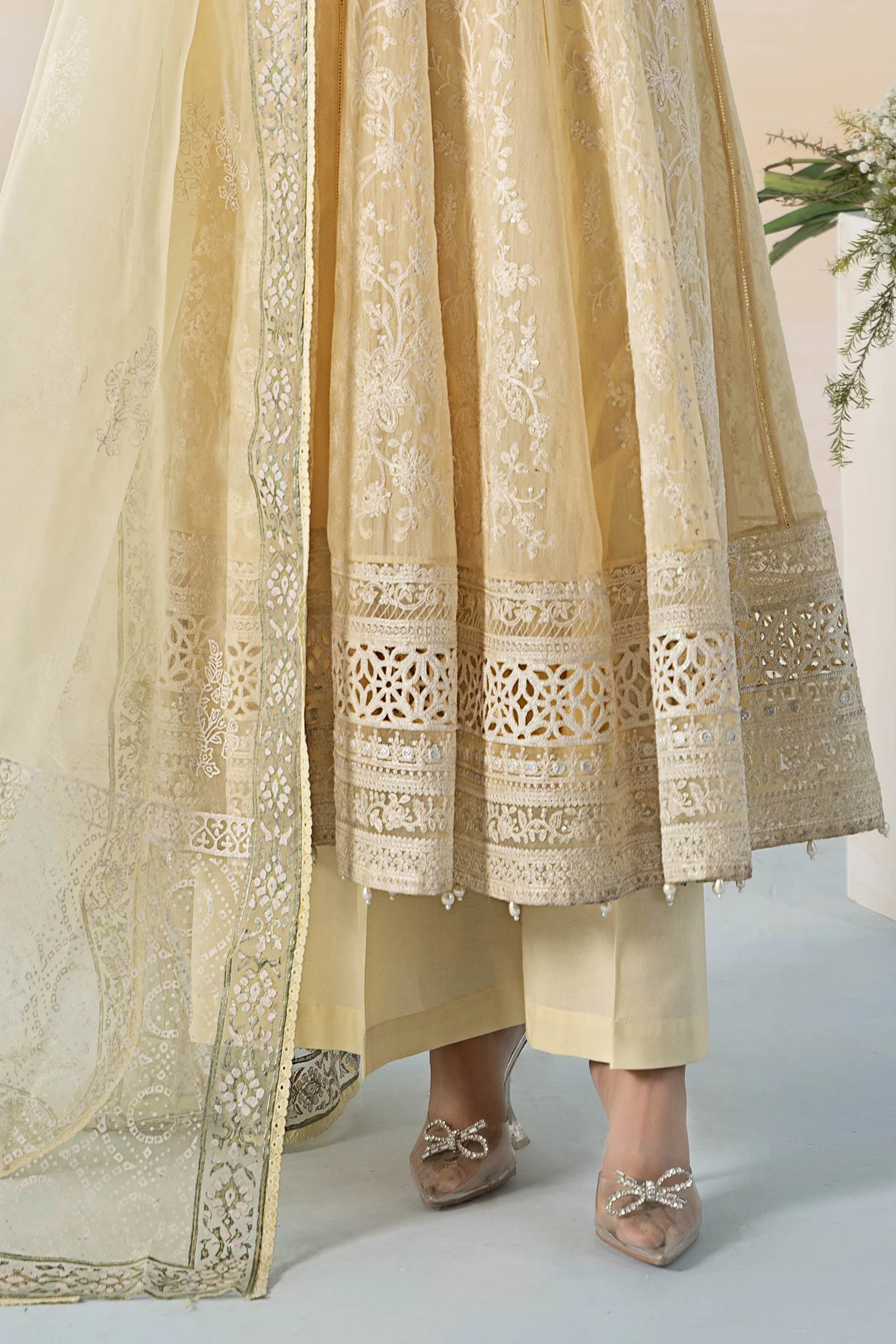 3 Piece Embroidered Lawn Suit - Image 3