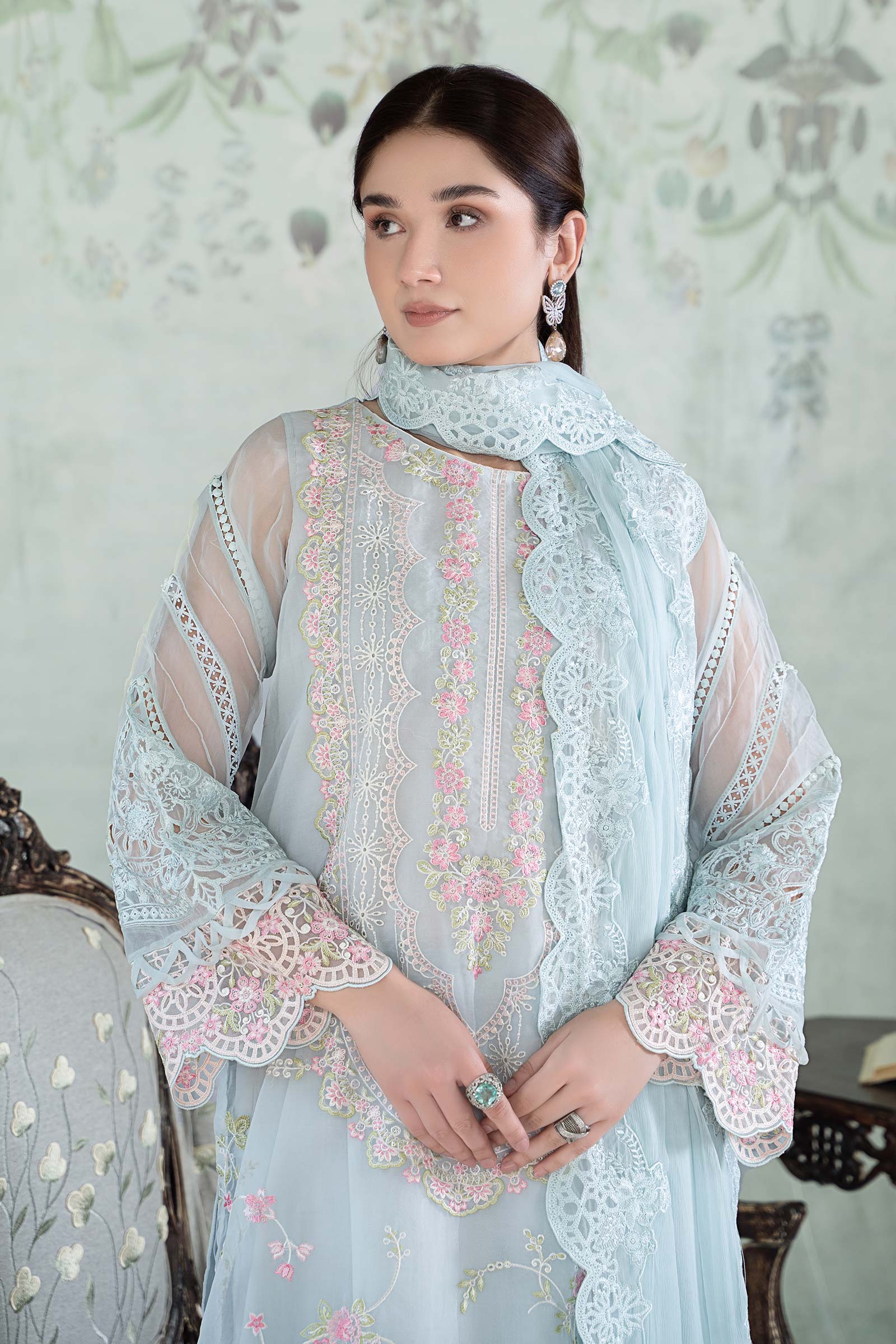 3 Piece Embroidered Lawn Suit - Image 2