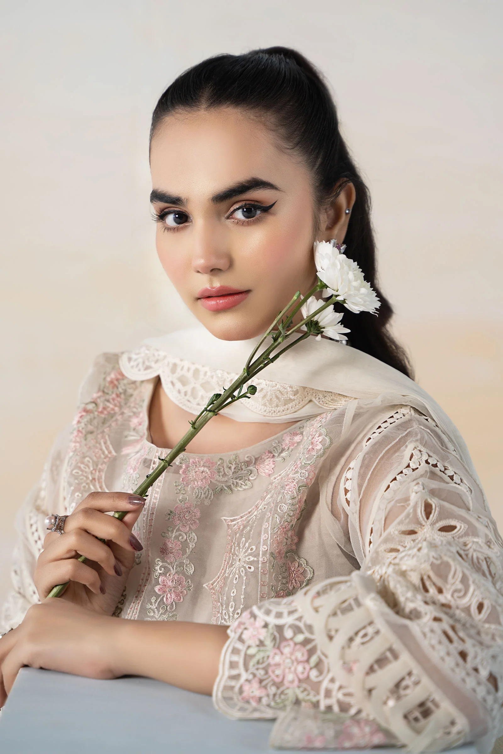 3 Piece Embroidered Lawn Suit - Image 2