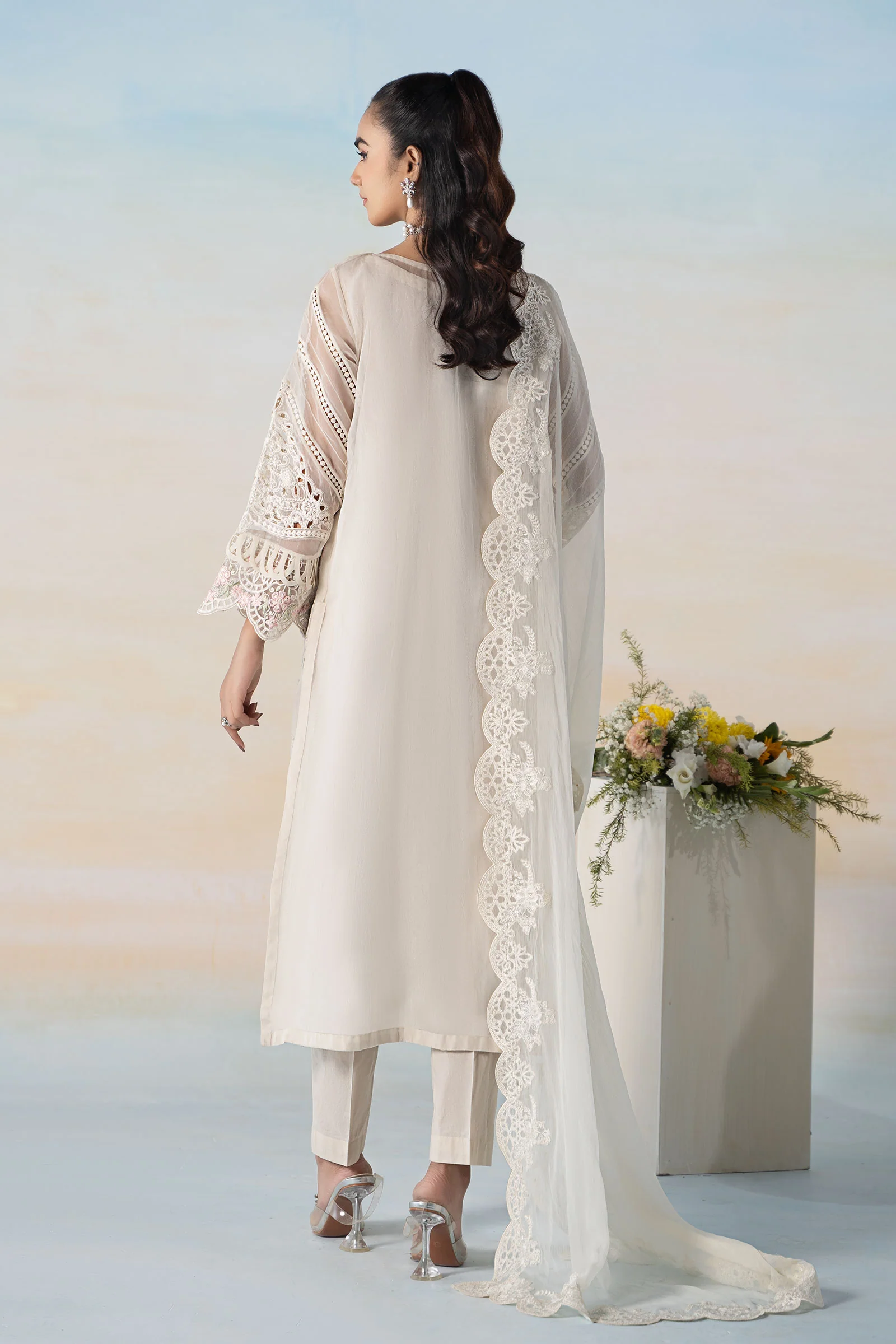 3 Piece Embroidered Lawn Suit - Image 6