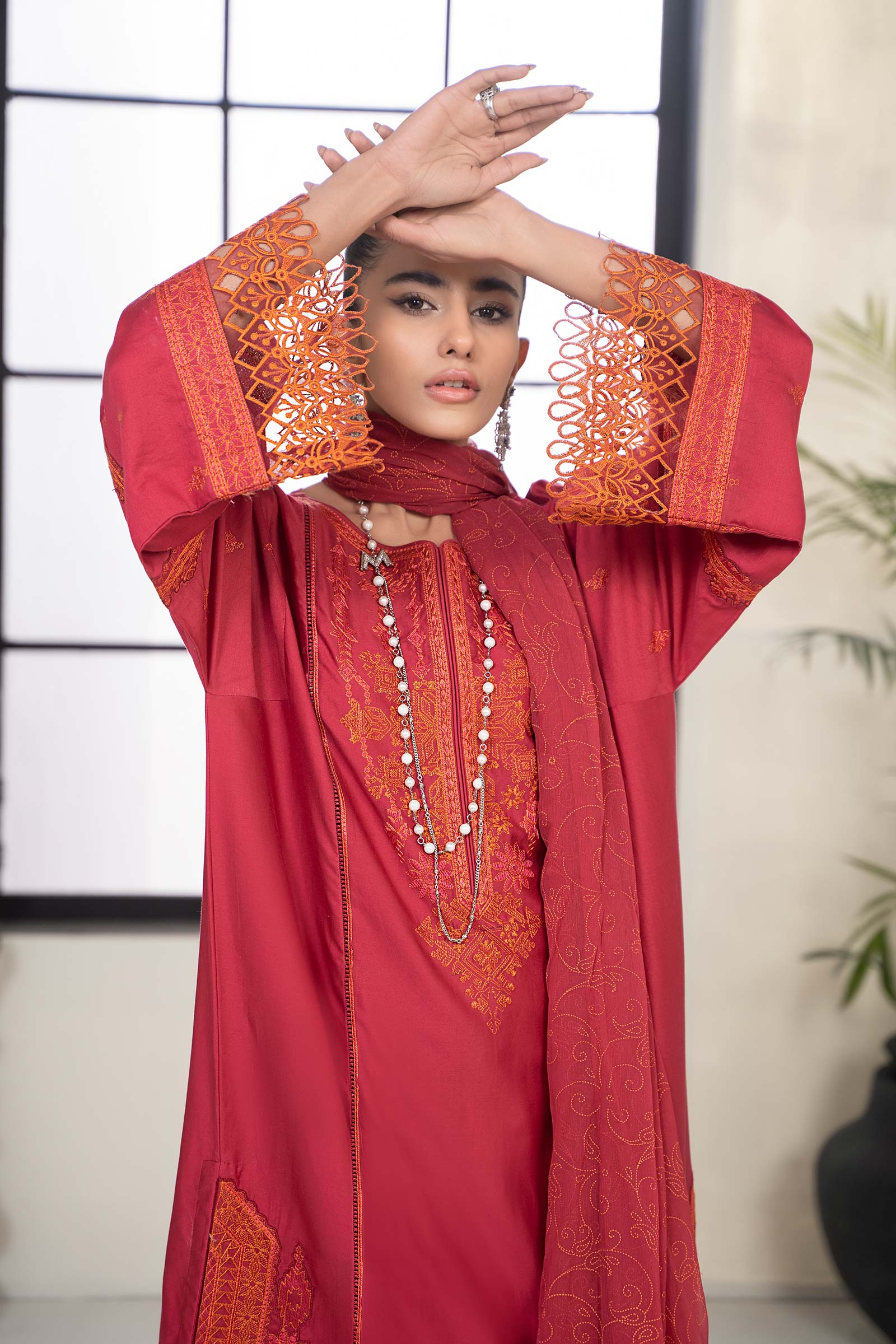 3 Piece Embroidered Lawn Suit - Image 3