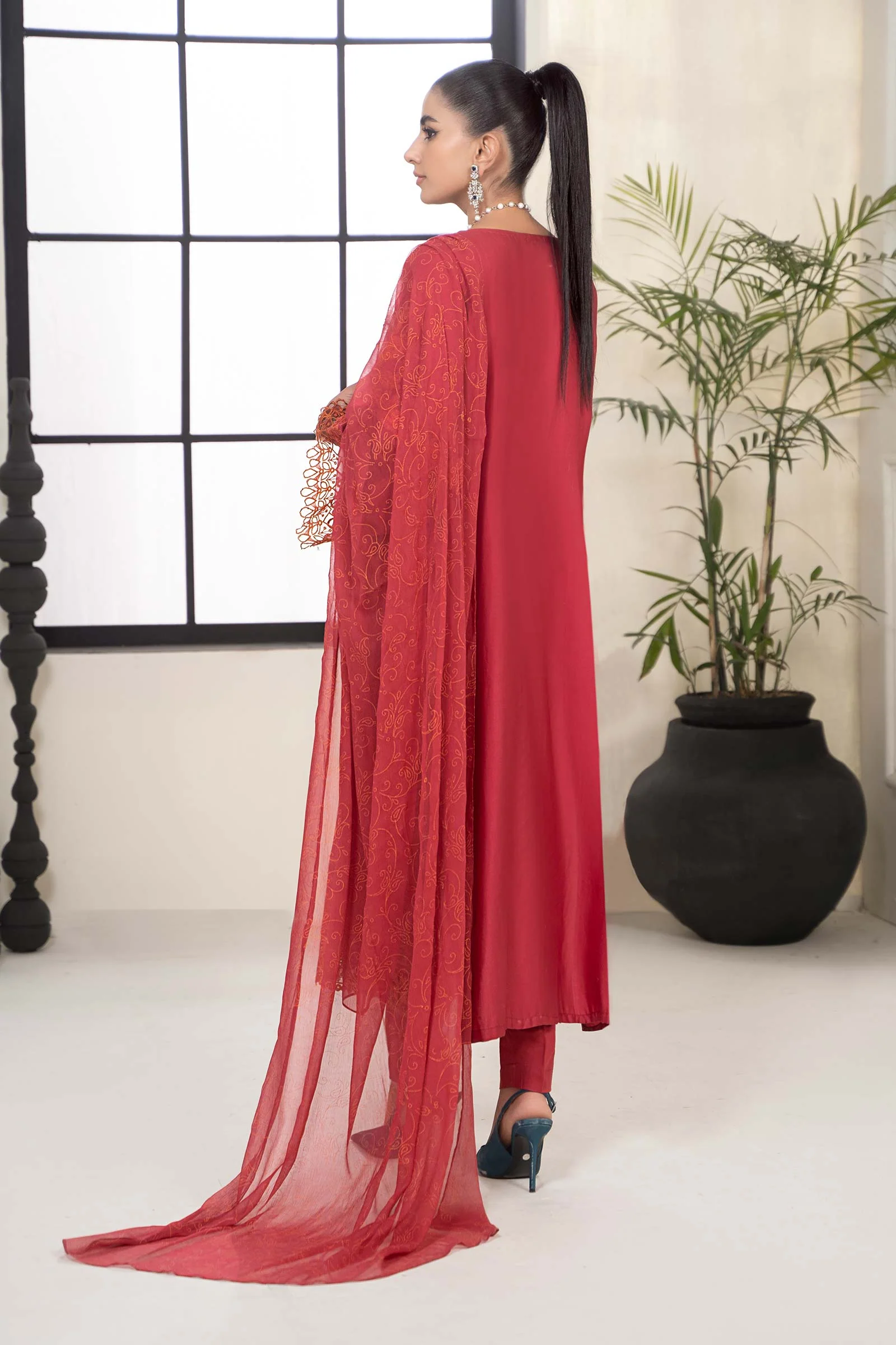 3 Piece Embroidered Lawn Suit - Image 8