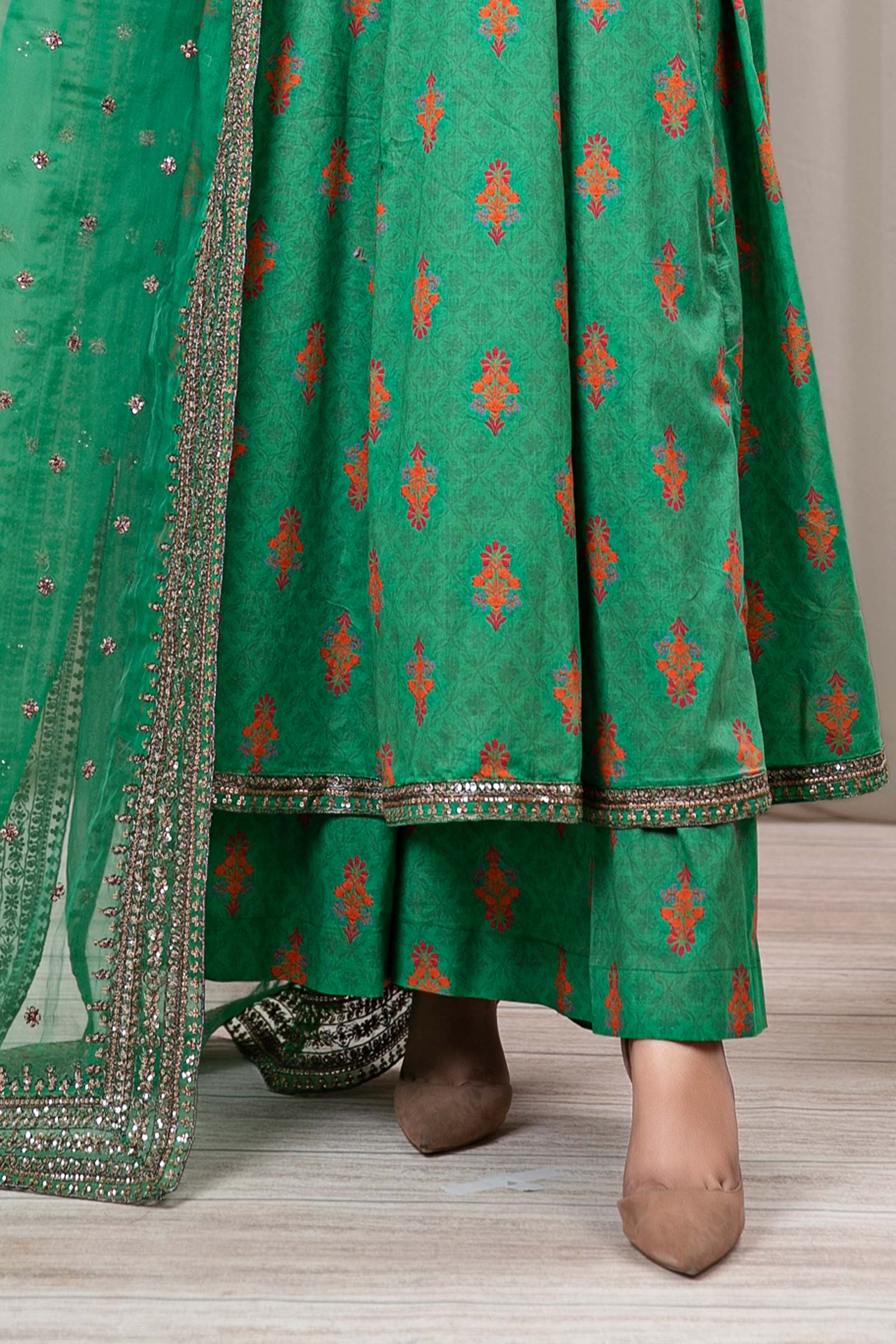 3 Piece Embroidered Lawn Suit - Image 5