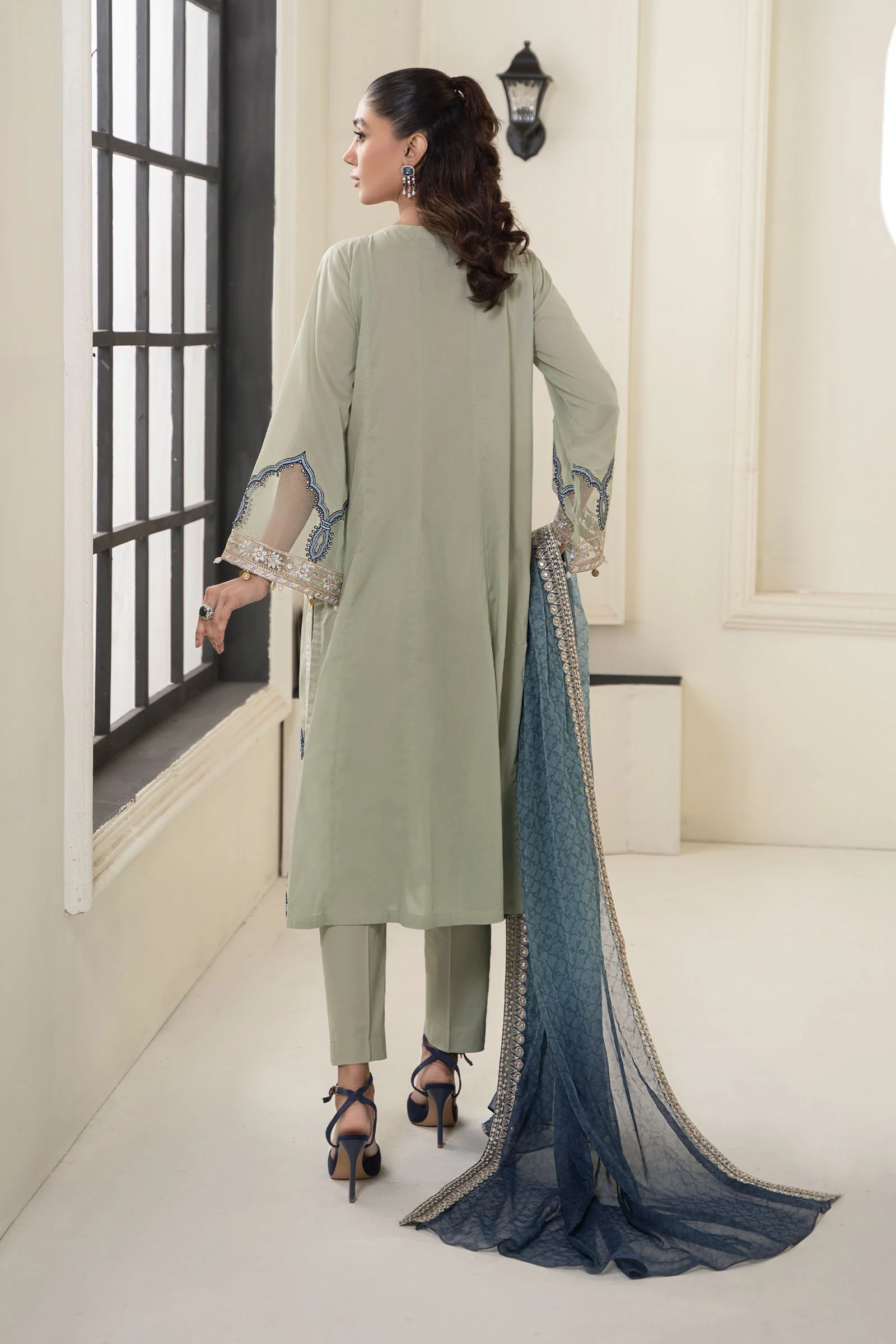 3 Piece Embroidered Lawn Suit - Image 6