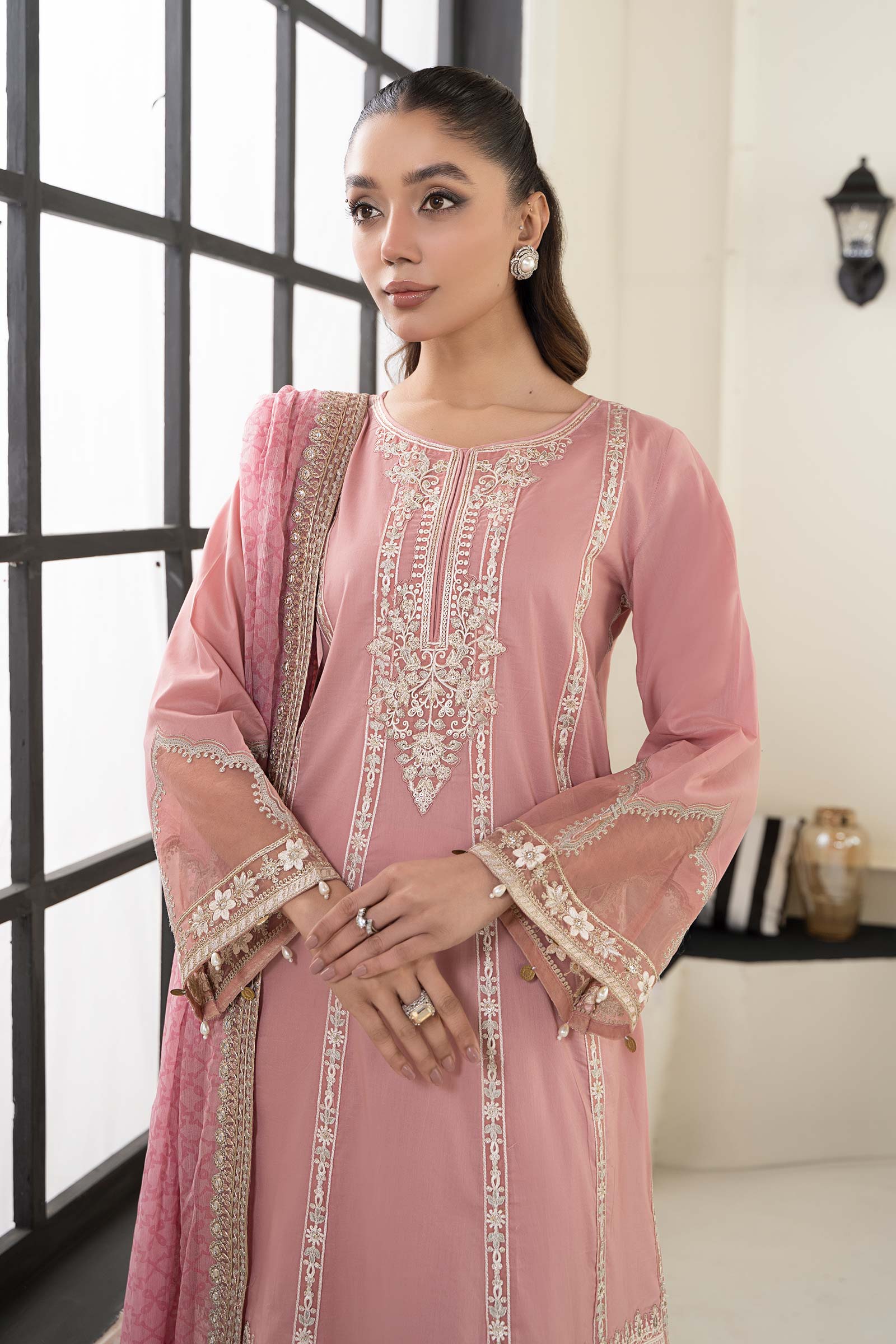 3 Piece Embroidered Lawn Suit - Image 2