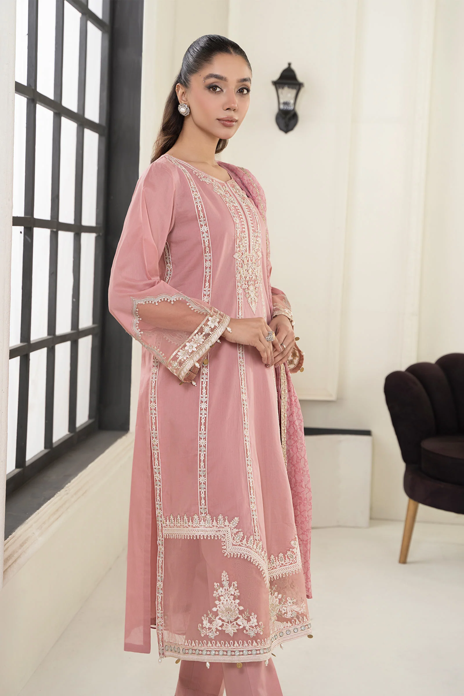 3 Piece Embroidered Lawn Suit - Image 3