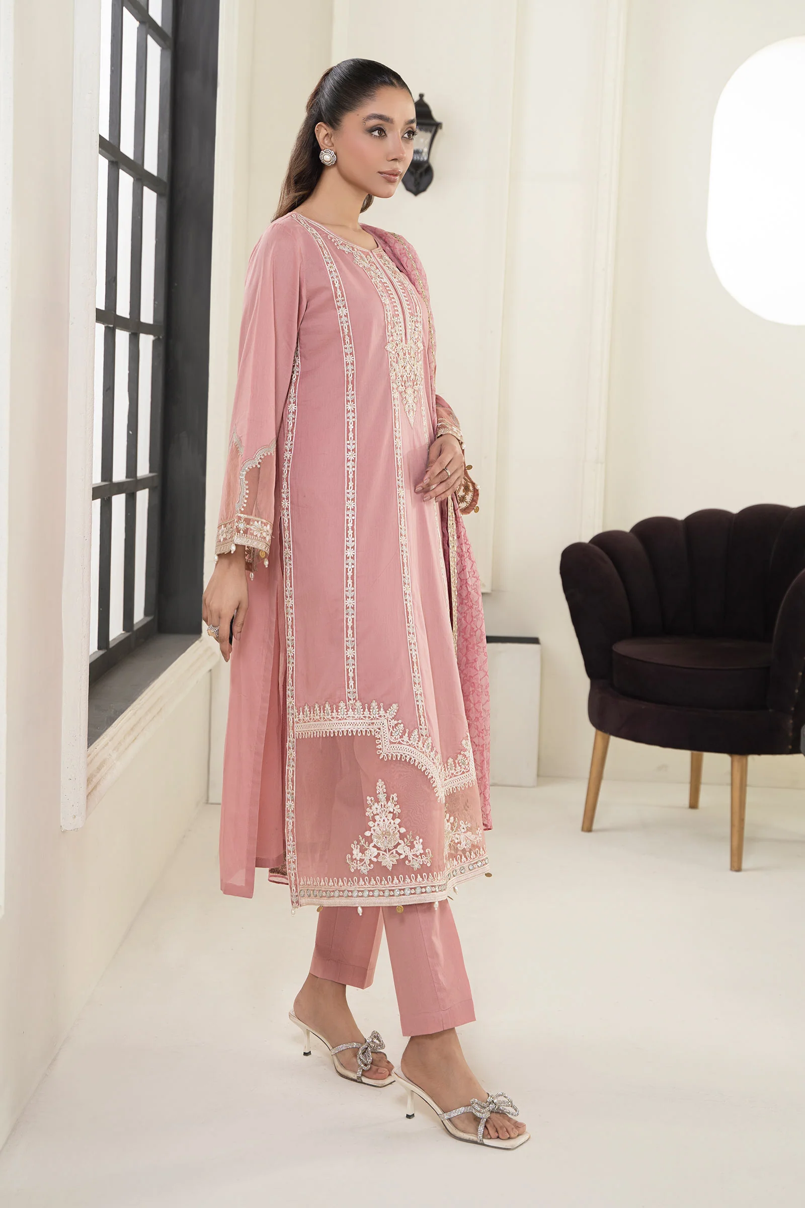 3 Piece Embroidered Lawn Suit - Image 6