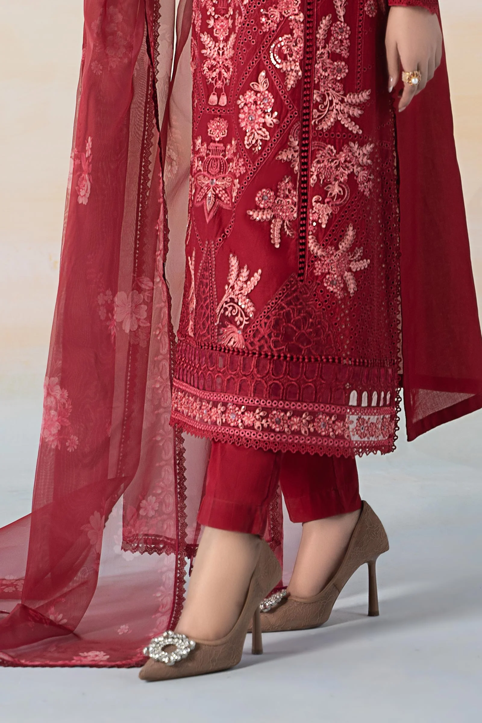 3 Piece Embroidered Lawn Suit - Image 5