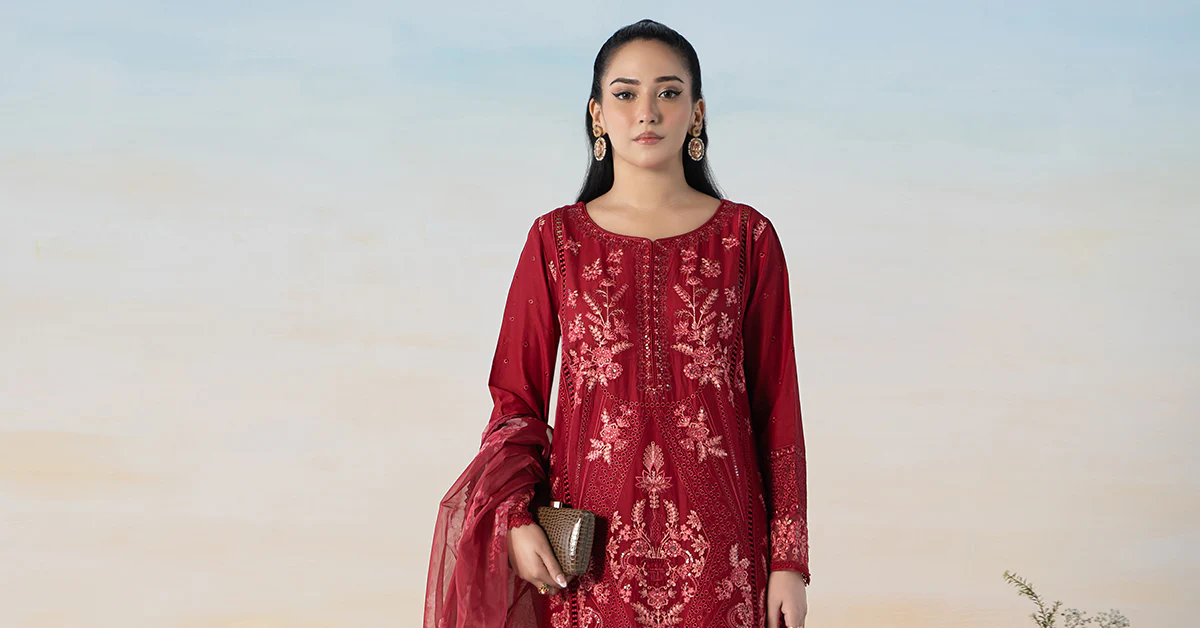 3 Piece Embroidered Lawn Suit - Image 8