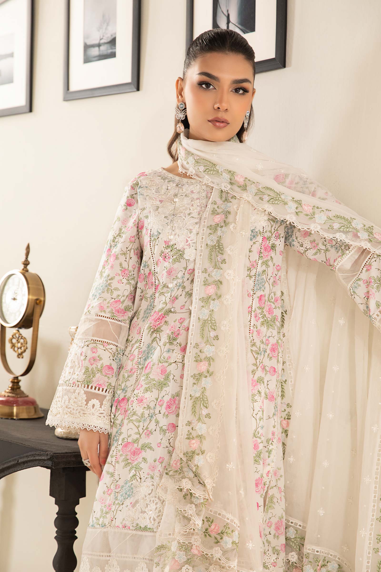 3 Piece Embroidered Lawn Suit - Image 3