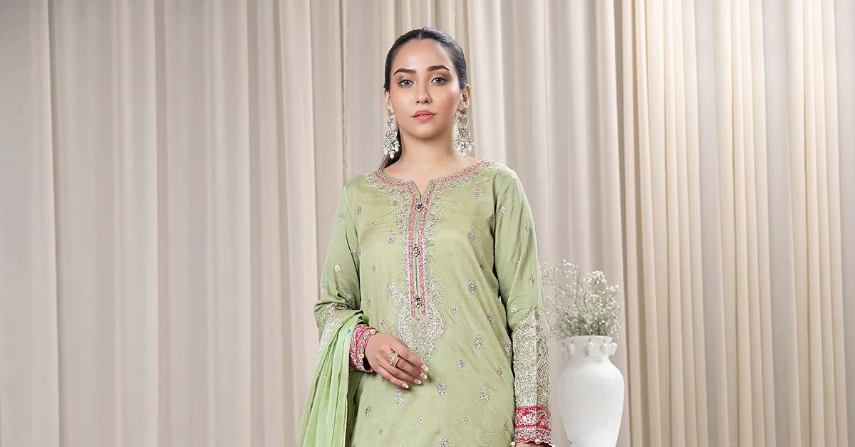 3 Piece Embroidered Lawn Suit - Image 6