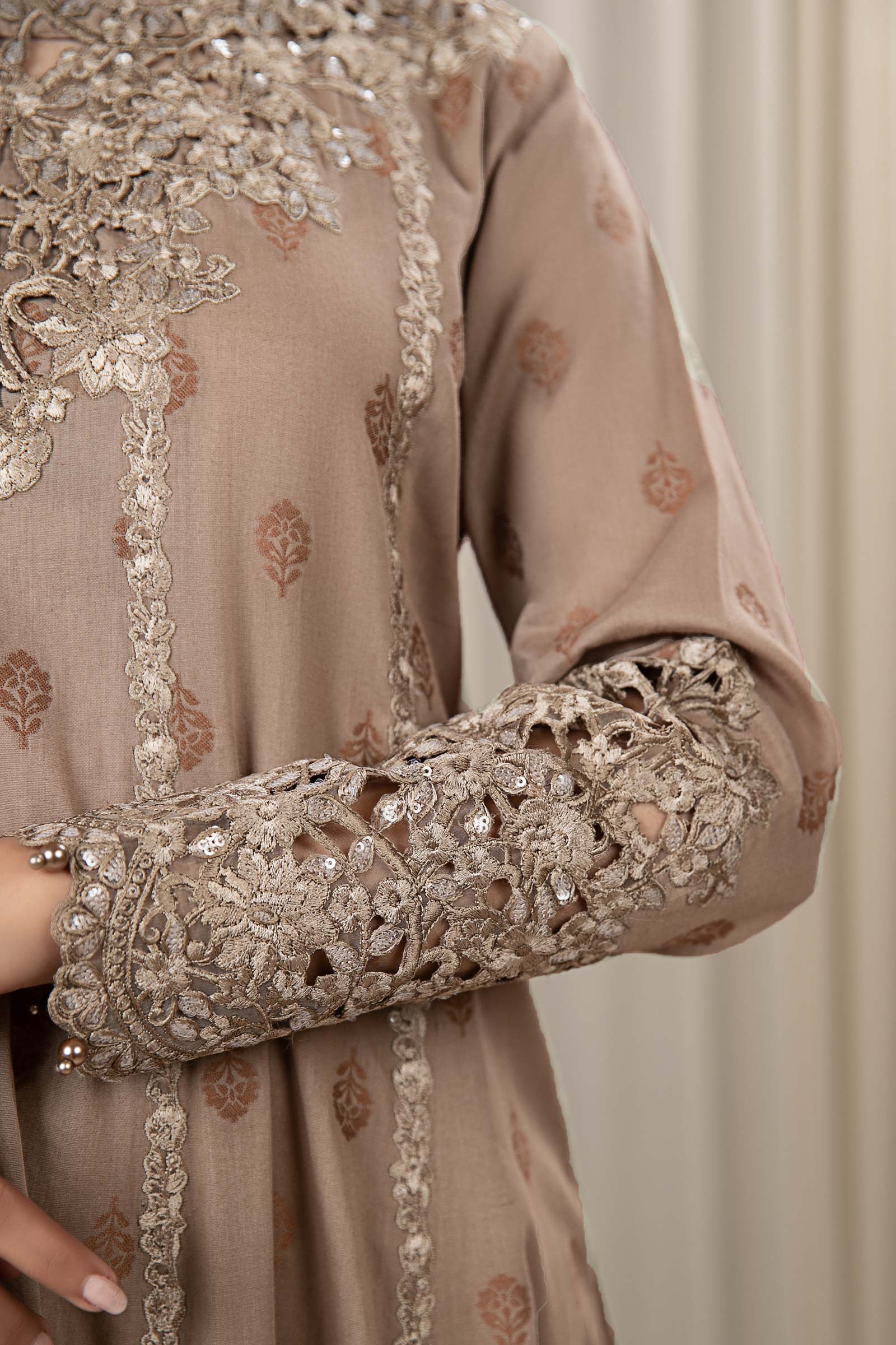 3 Piece Embroidered Jacquard Broshia Suit - Image 4