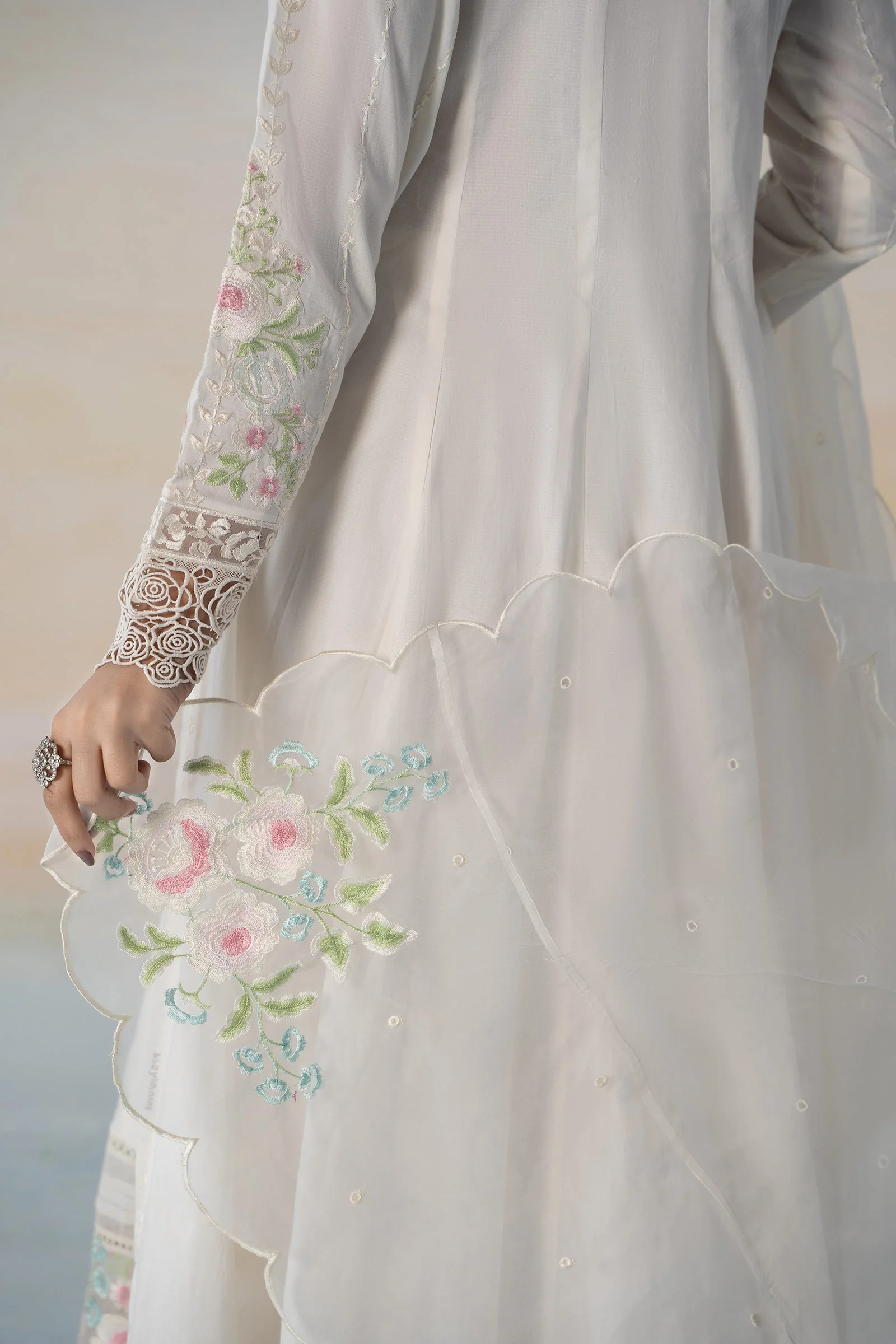 3 Piece Embroidered Lawn Suit - Image 4
