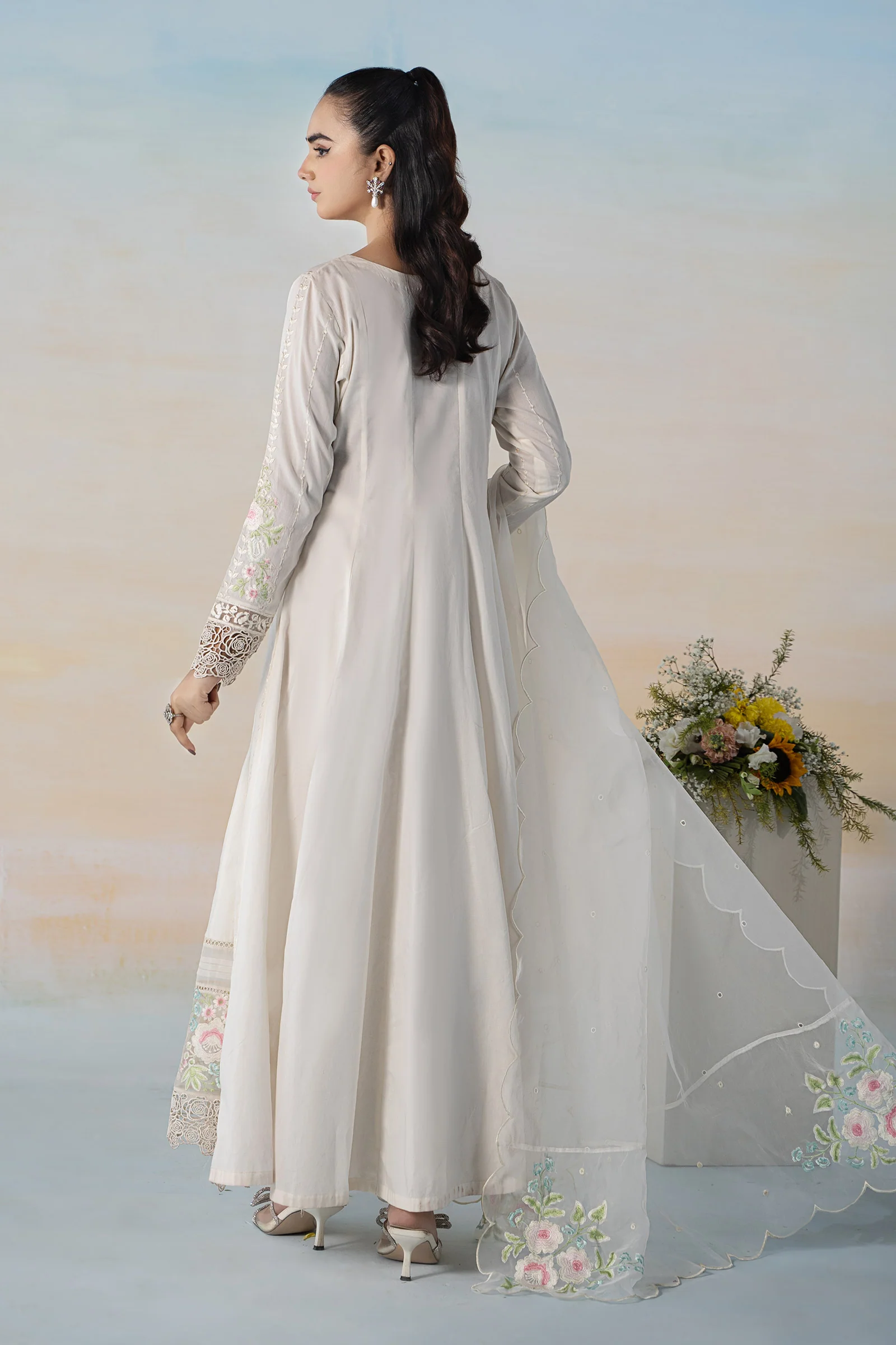 3 Piece Embroidered Lawn Suit - Image 7