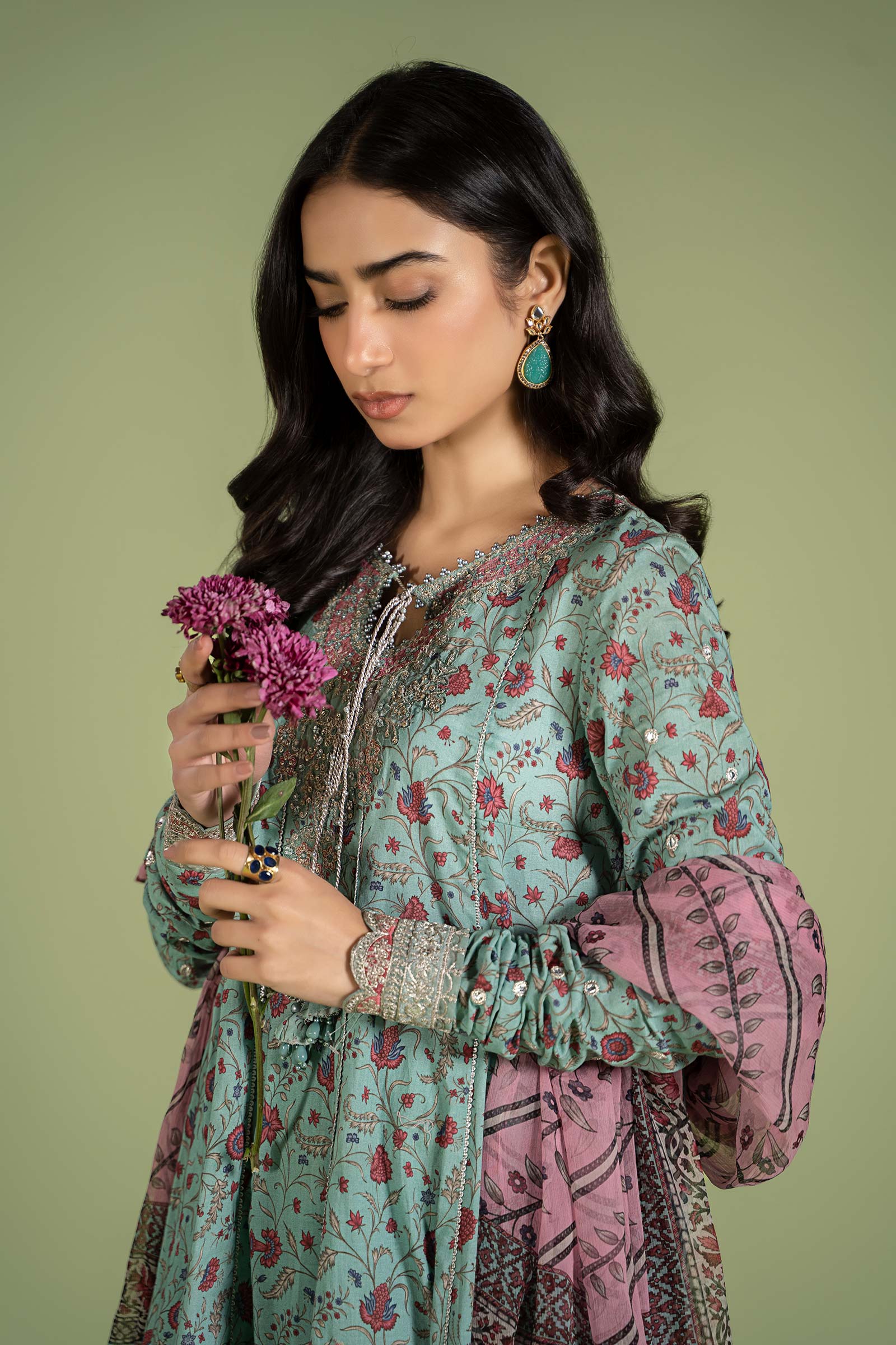 3 Piece Embroidered Lawn Suit - Image 2