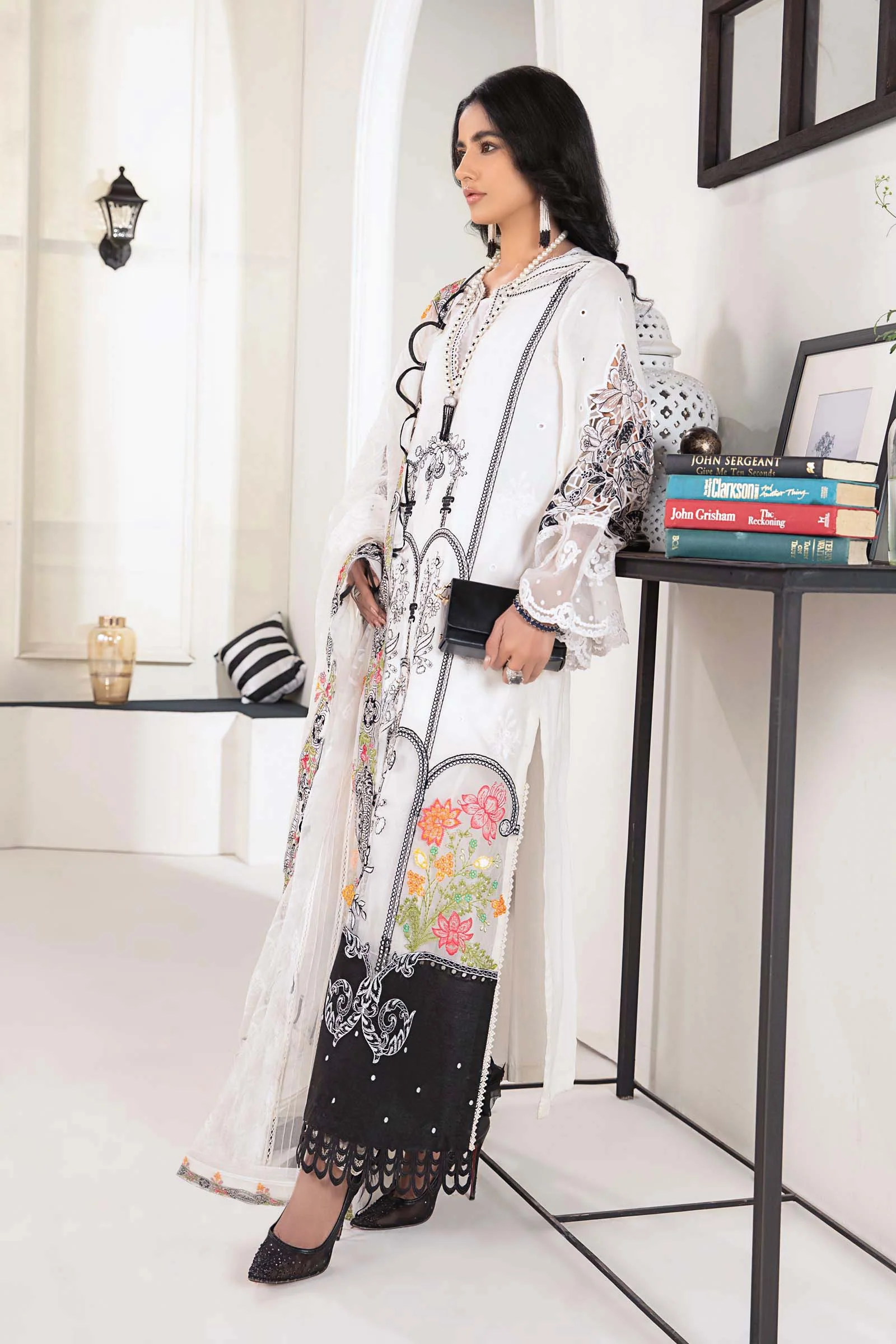 3 Piece Embroidered Lawn Suit - Image 6
