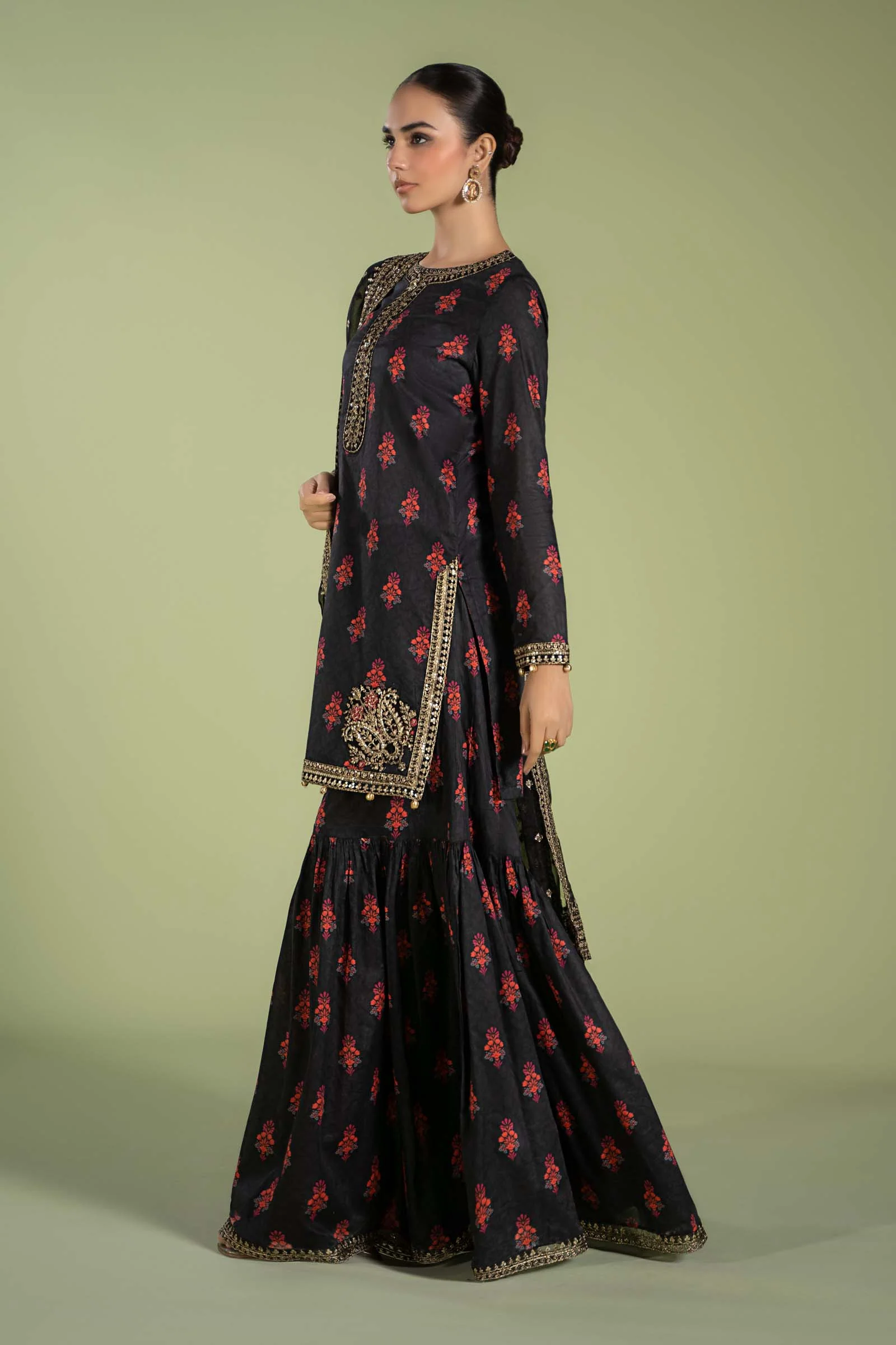 3 Piece Embroidered Lawn Suit - Image 8