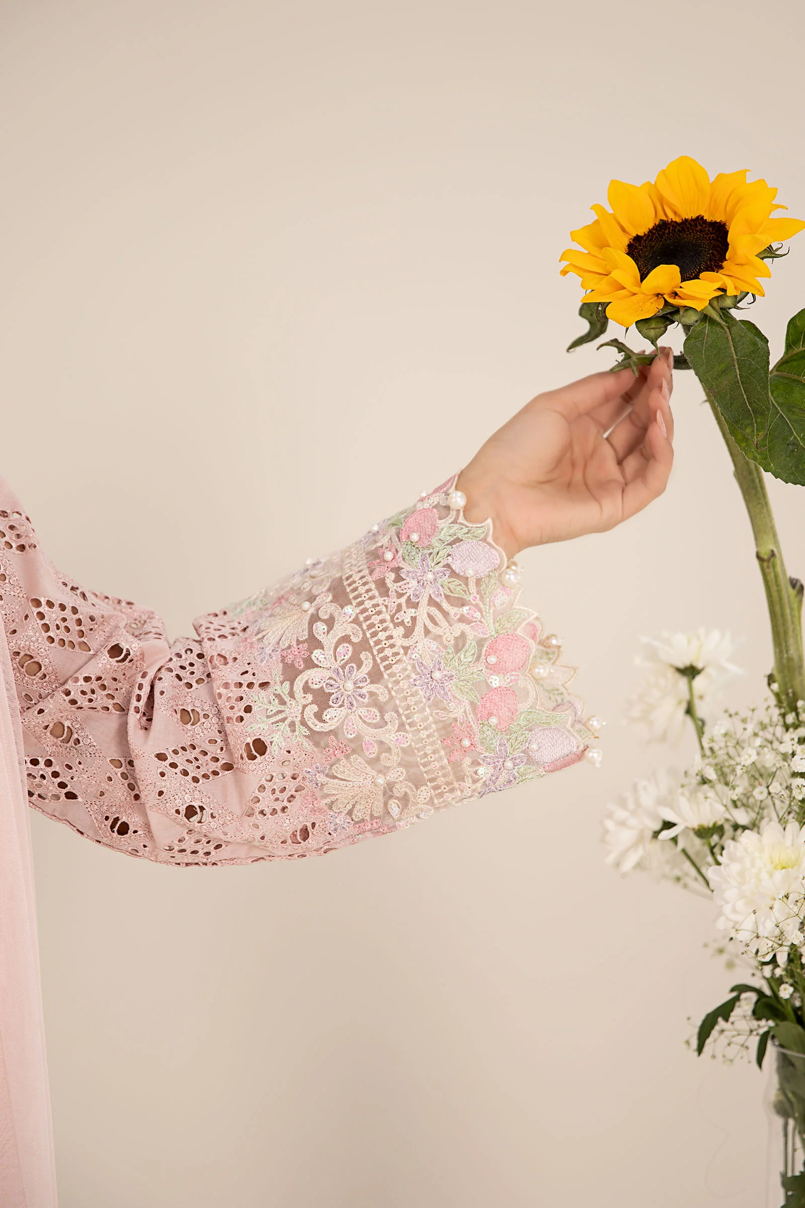 3 Piece Embroidered Lawn Suit - Image 5
