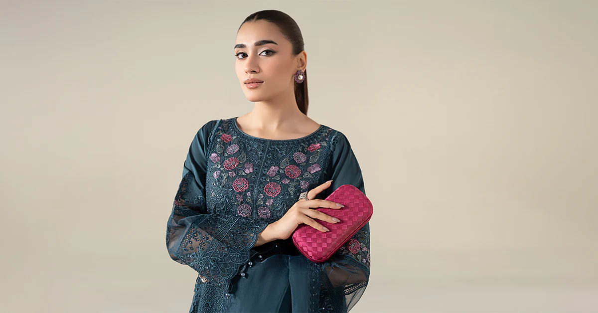 3 Piece Embroidered Lawn Suit - Image 9
