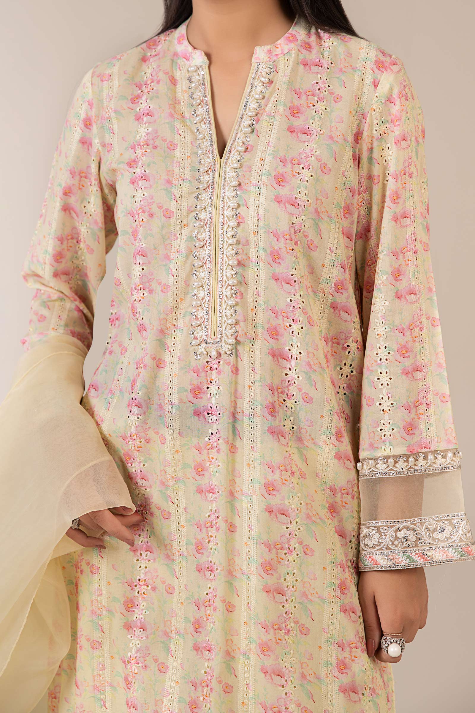 3 Piece Embroidered Lawn Suit - Image 3
