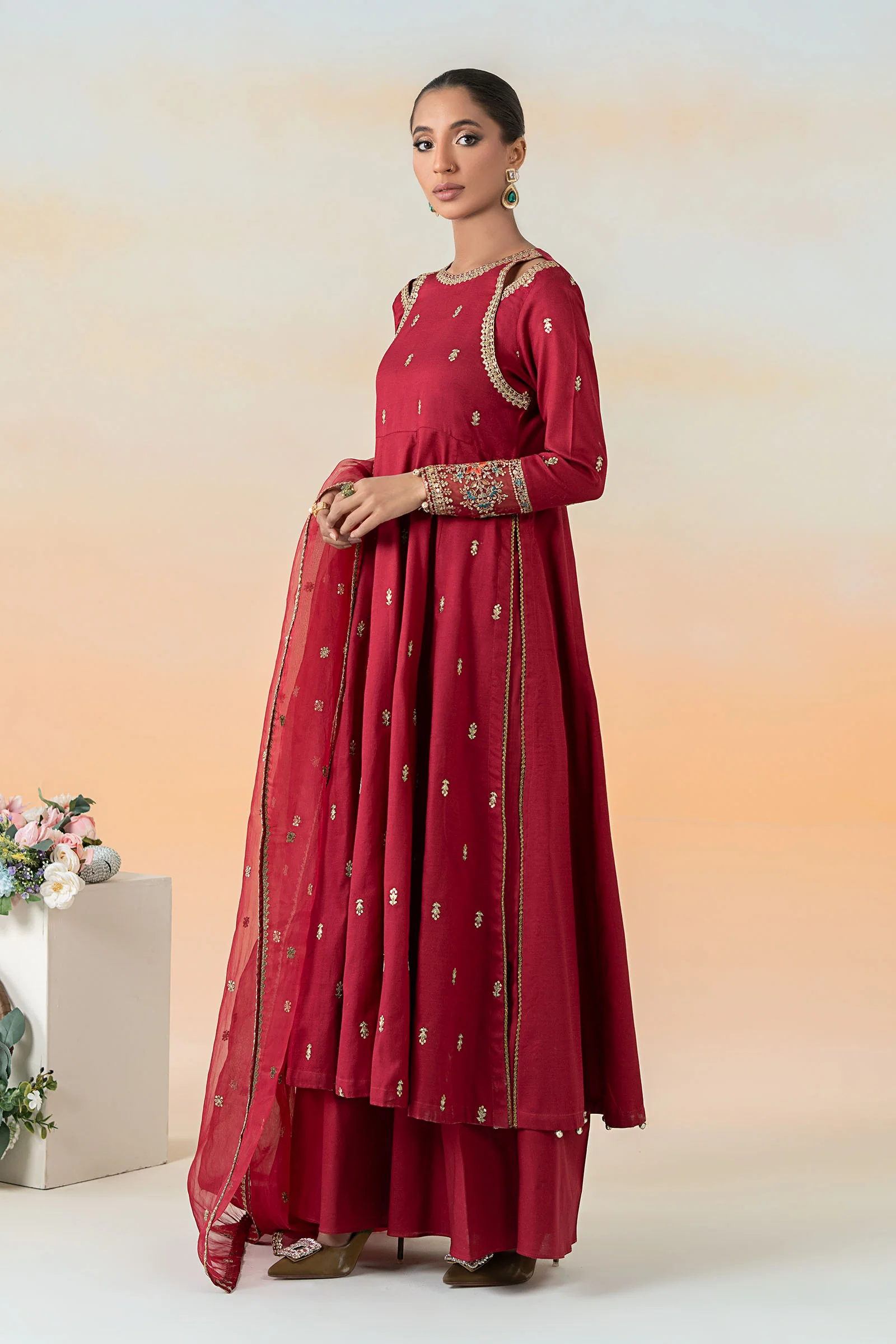 3 Piece Embroidered Lawn Suit - Image 3