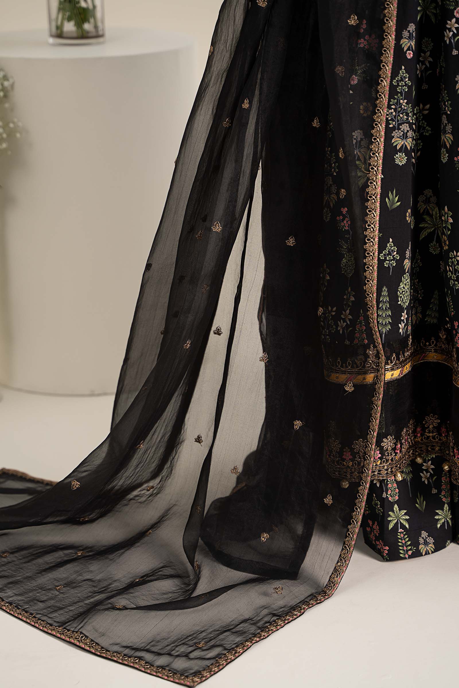 3 Piece Embroidered Lawn Suit - Image 5