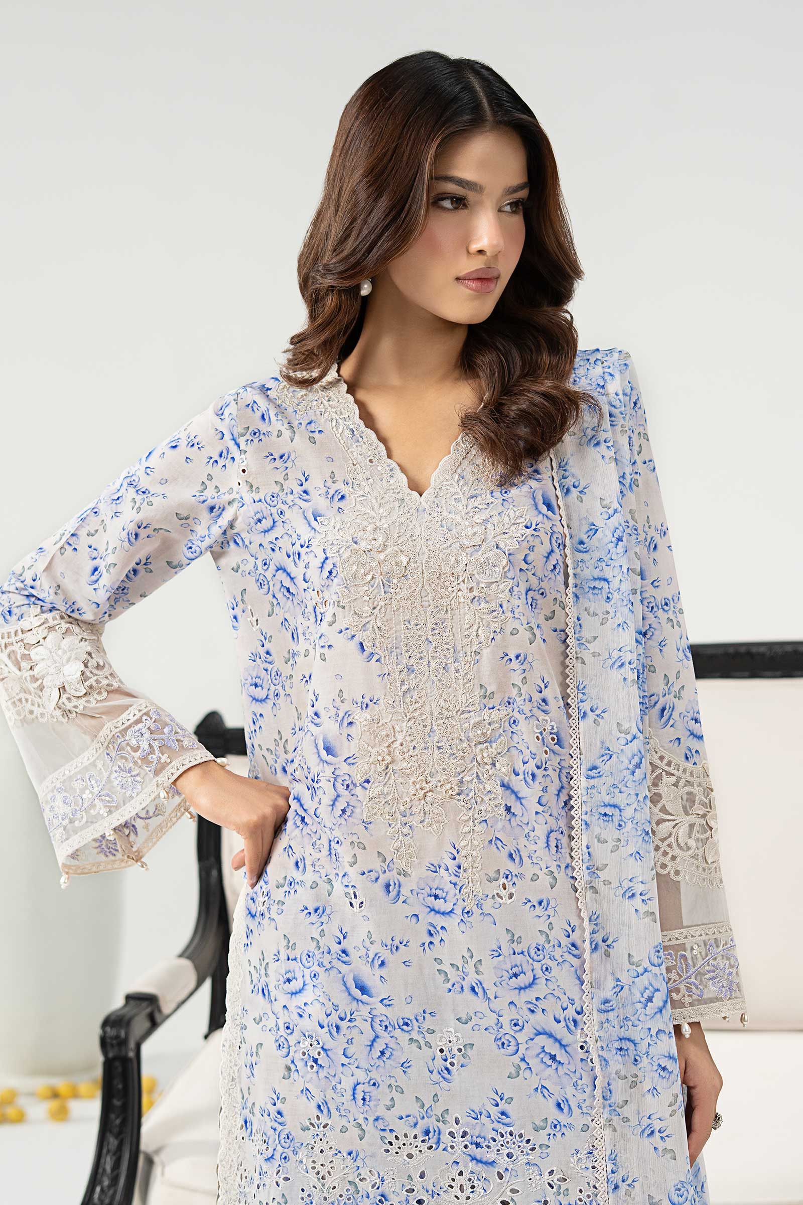 3 Piece Embroidered Lawn Suit - Image 2