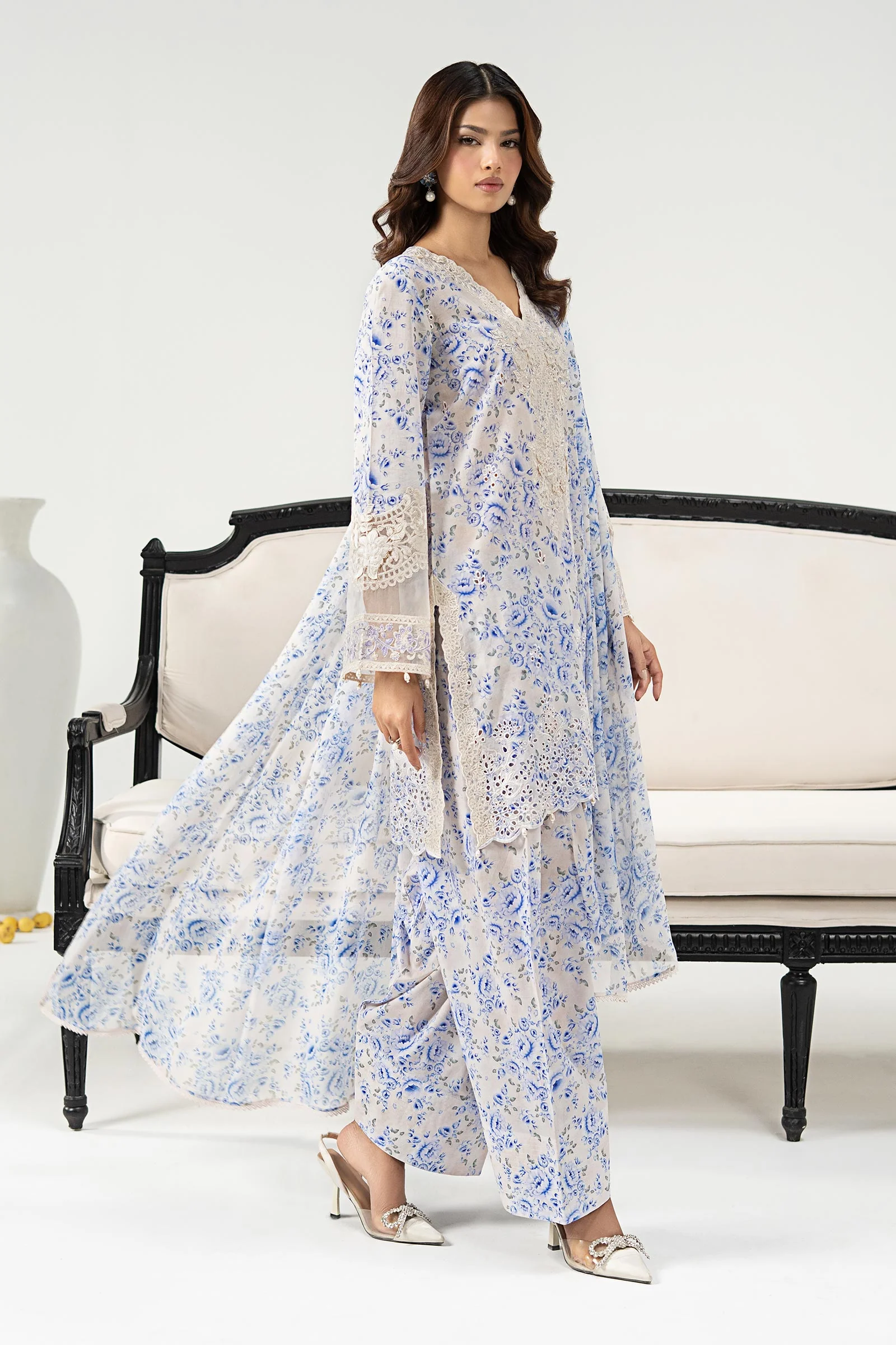 3 Piece Embroidered Lawn Suit - Image 6