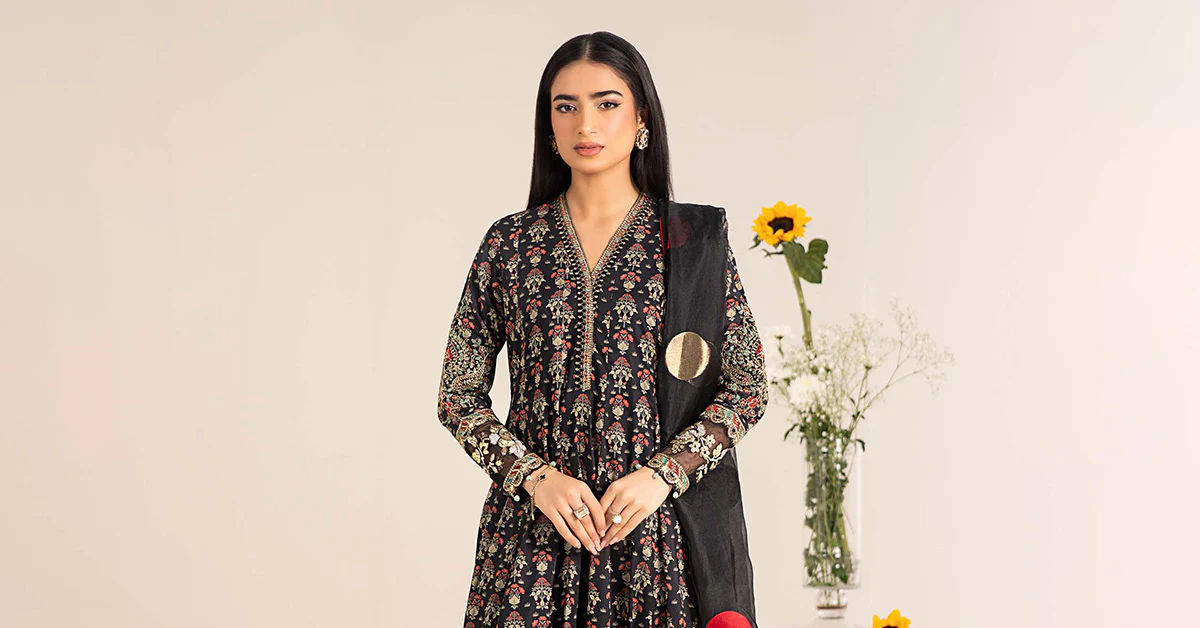 3 Piece Embroidered Lawn Suit - Image 7