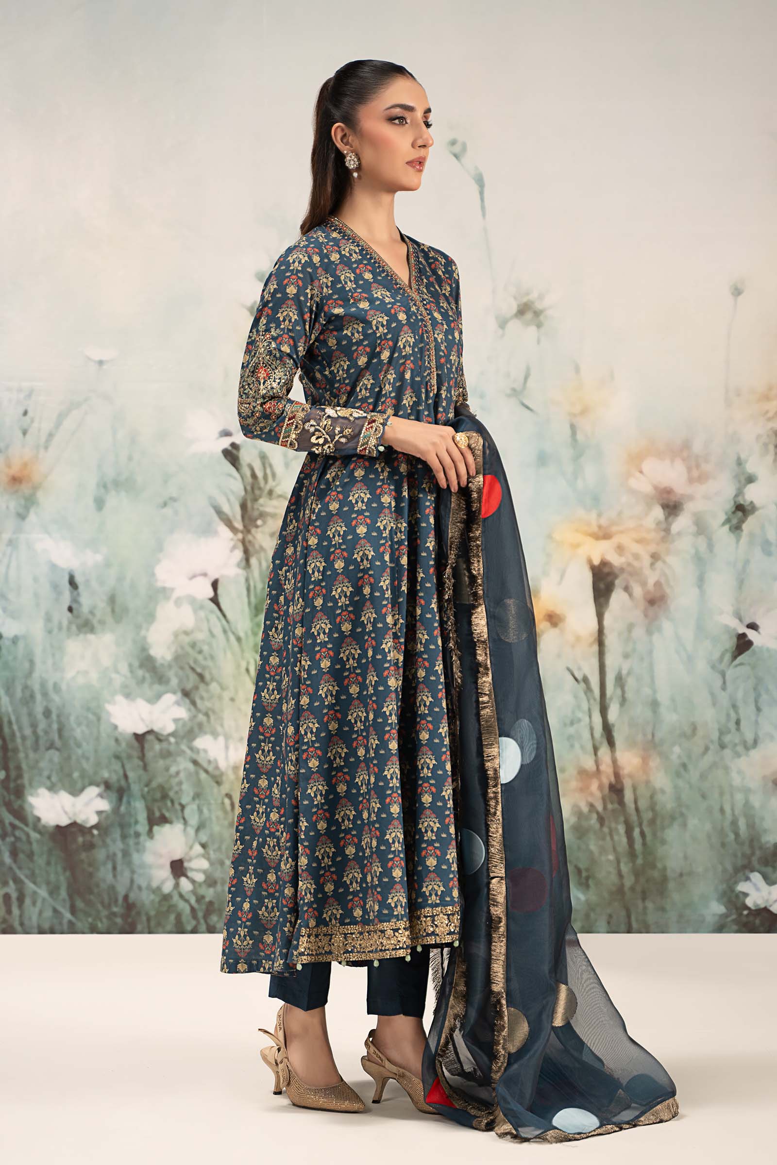 3 Piece Embroidered Lawn Suit - Image 5