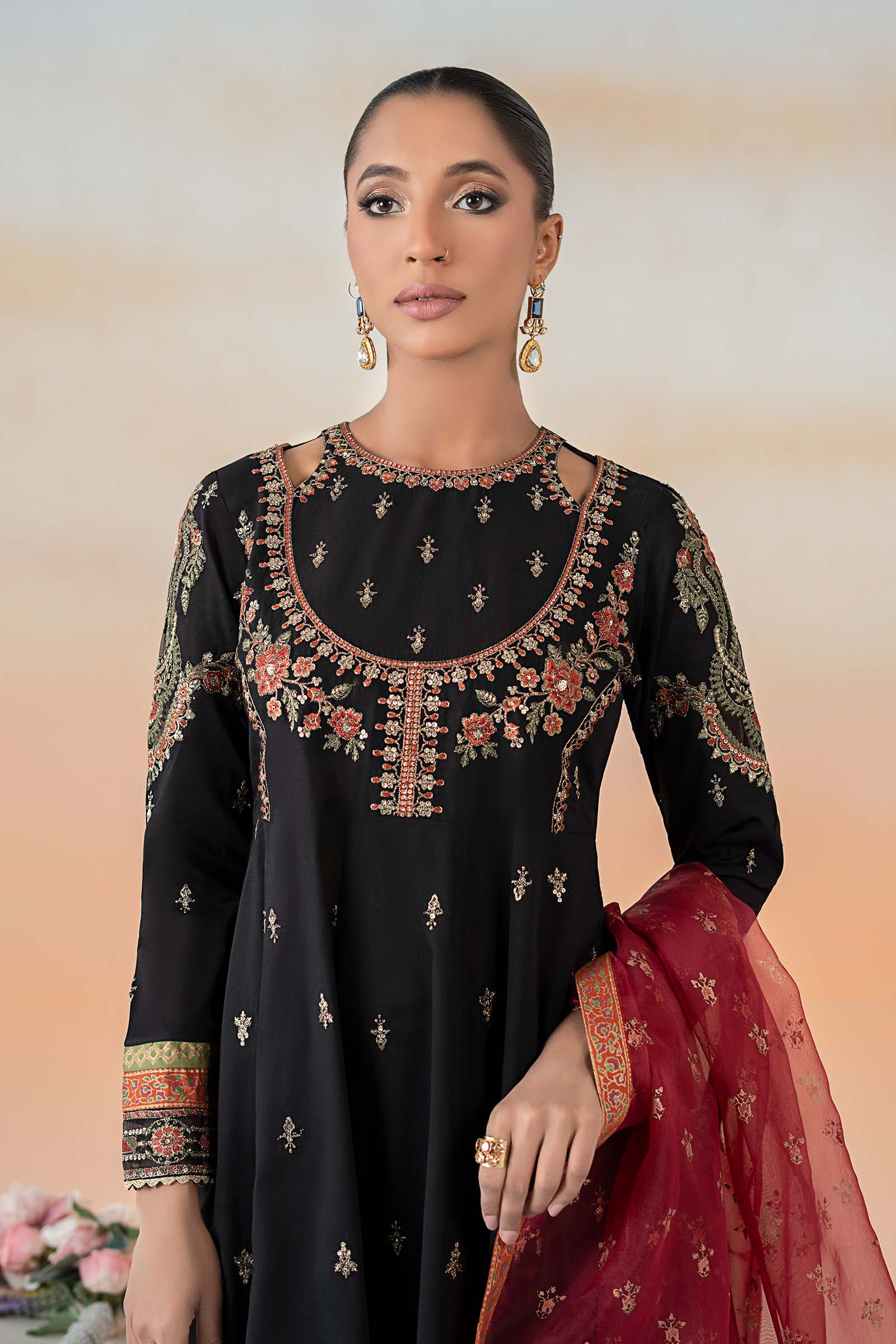 3 Piece Embroidered Lawn Suit - Image 2