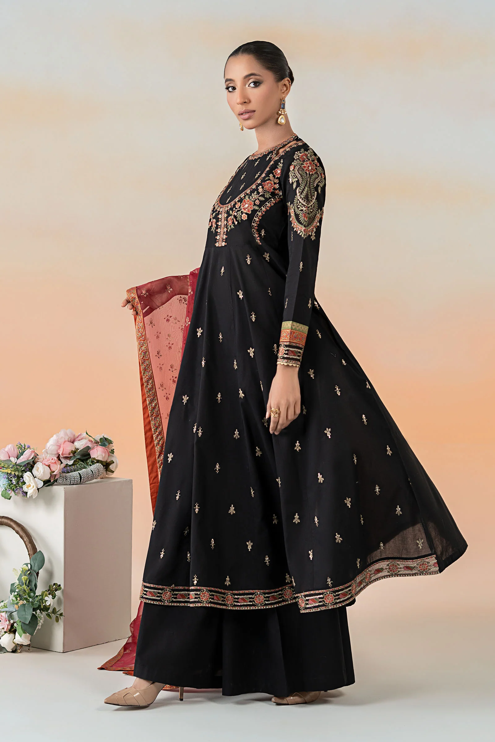 3 Piece Embroidered Lawn Suit - Image 6