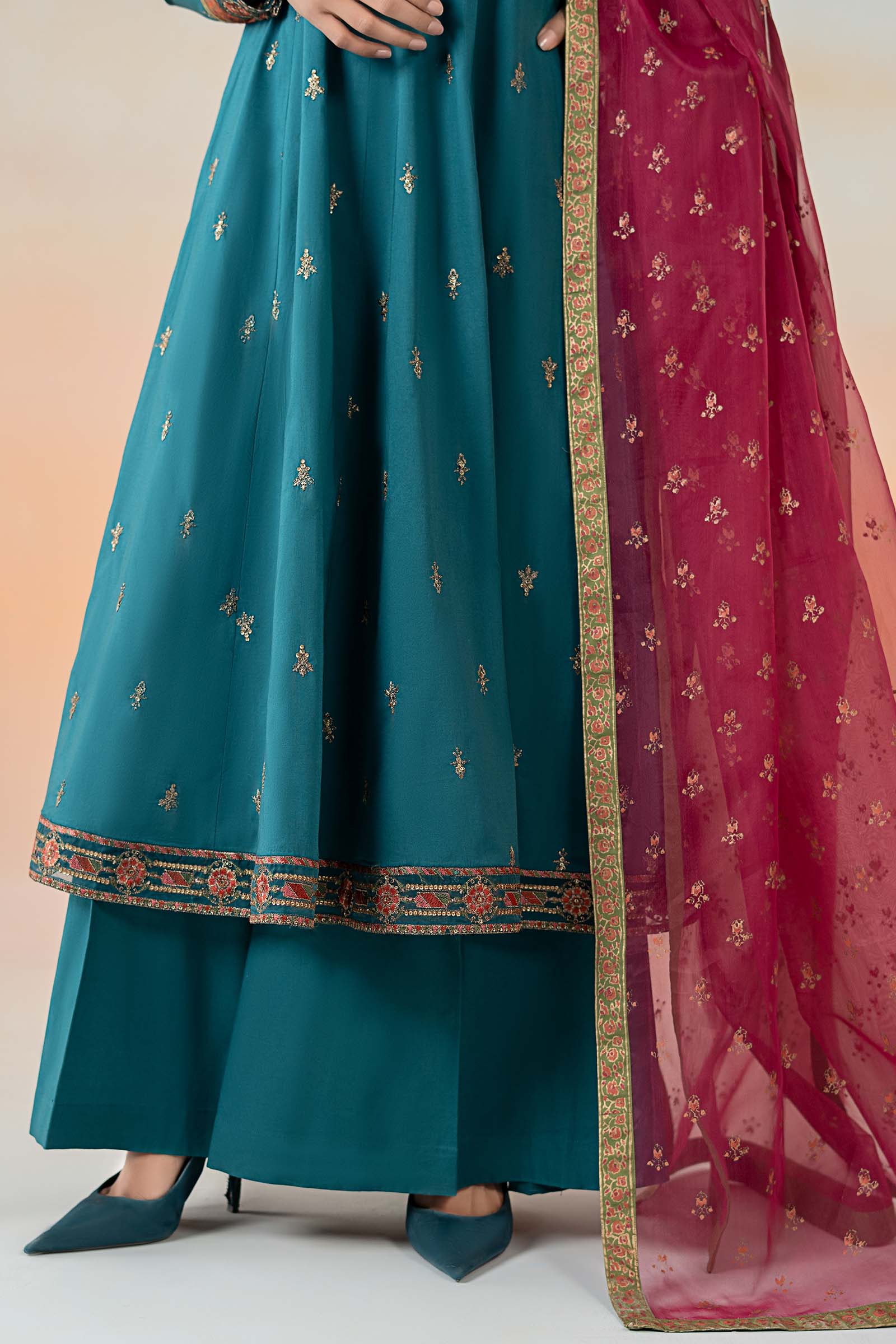 3 Piece Embroidered Lawn Suit - Image 4