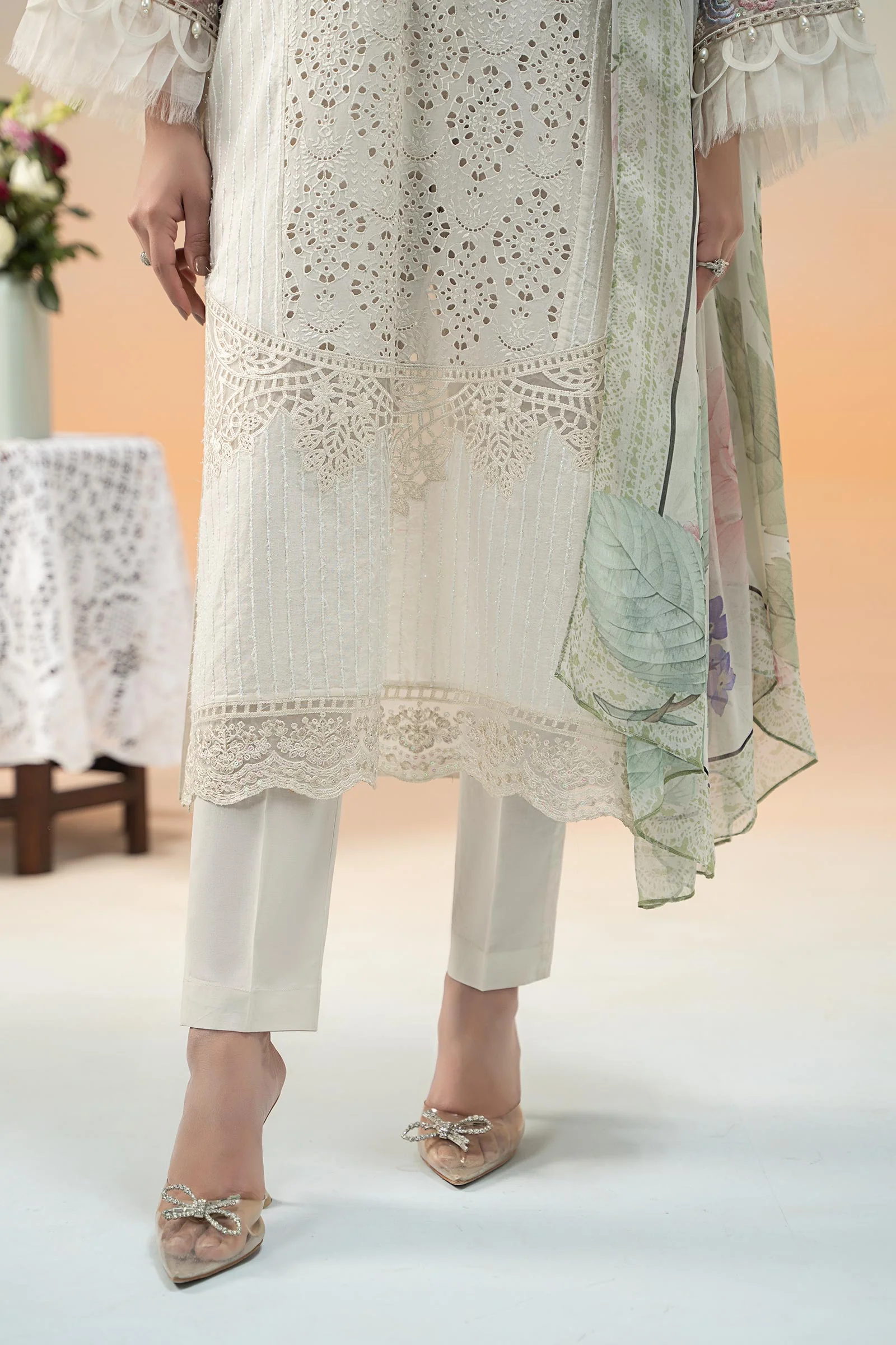 3 Piece Embroidered Lawn Suit - Image 5