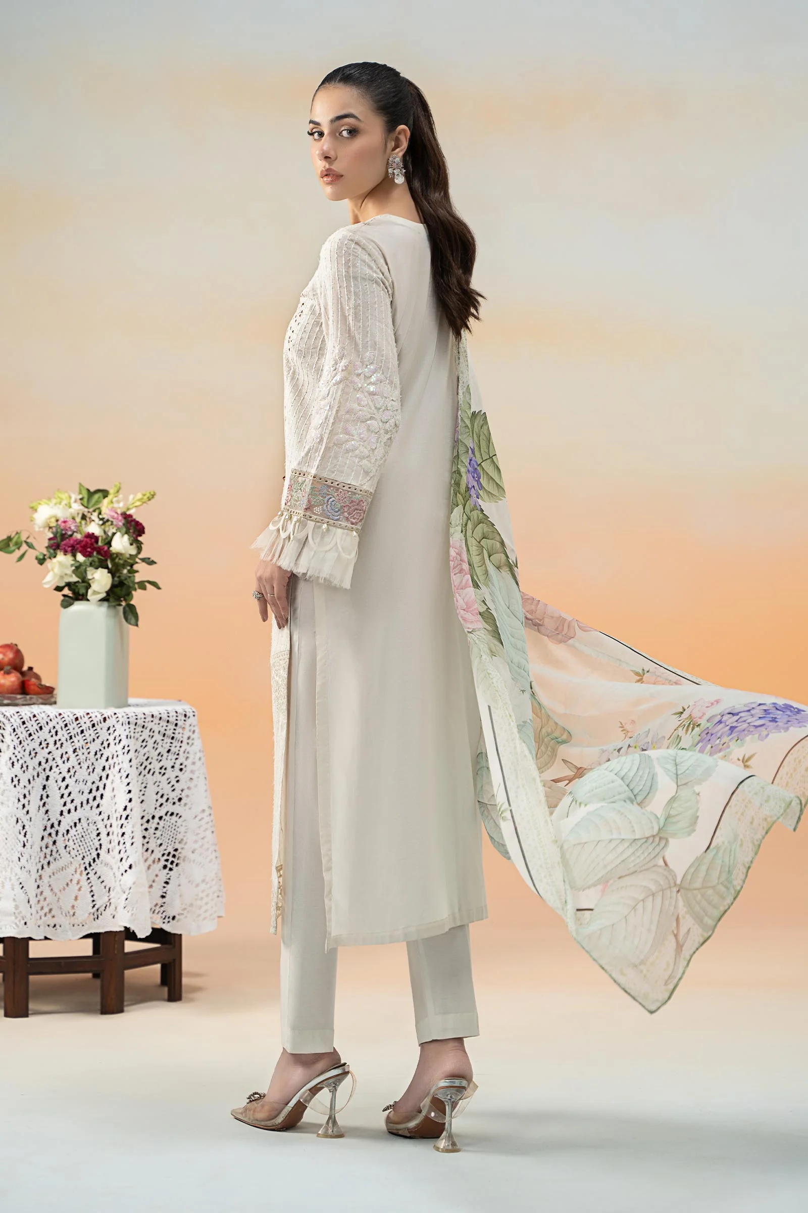3 Piece Embroidered Lawn Suit - Image 7