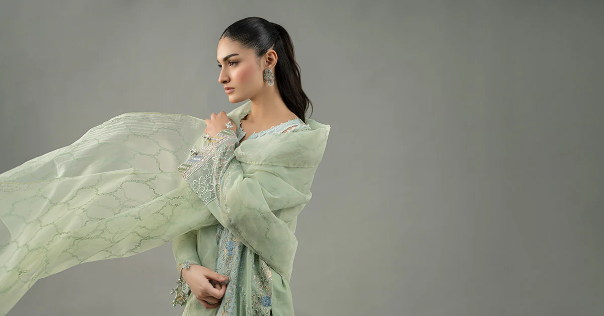3 Piece Embroidered Lawn Suit - Image 7