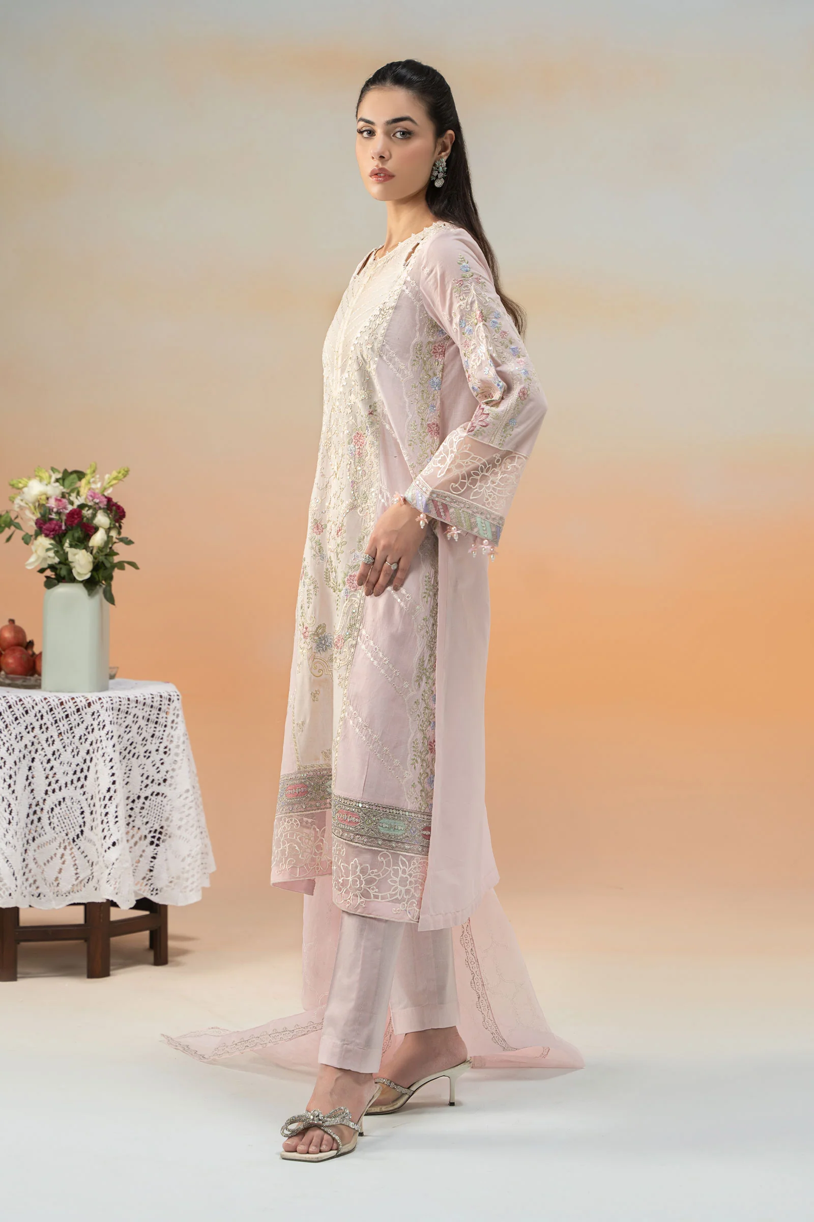 3 Piece Embroidered Lawn Suit - Image 5