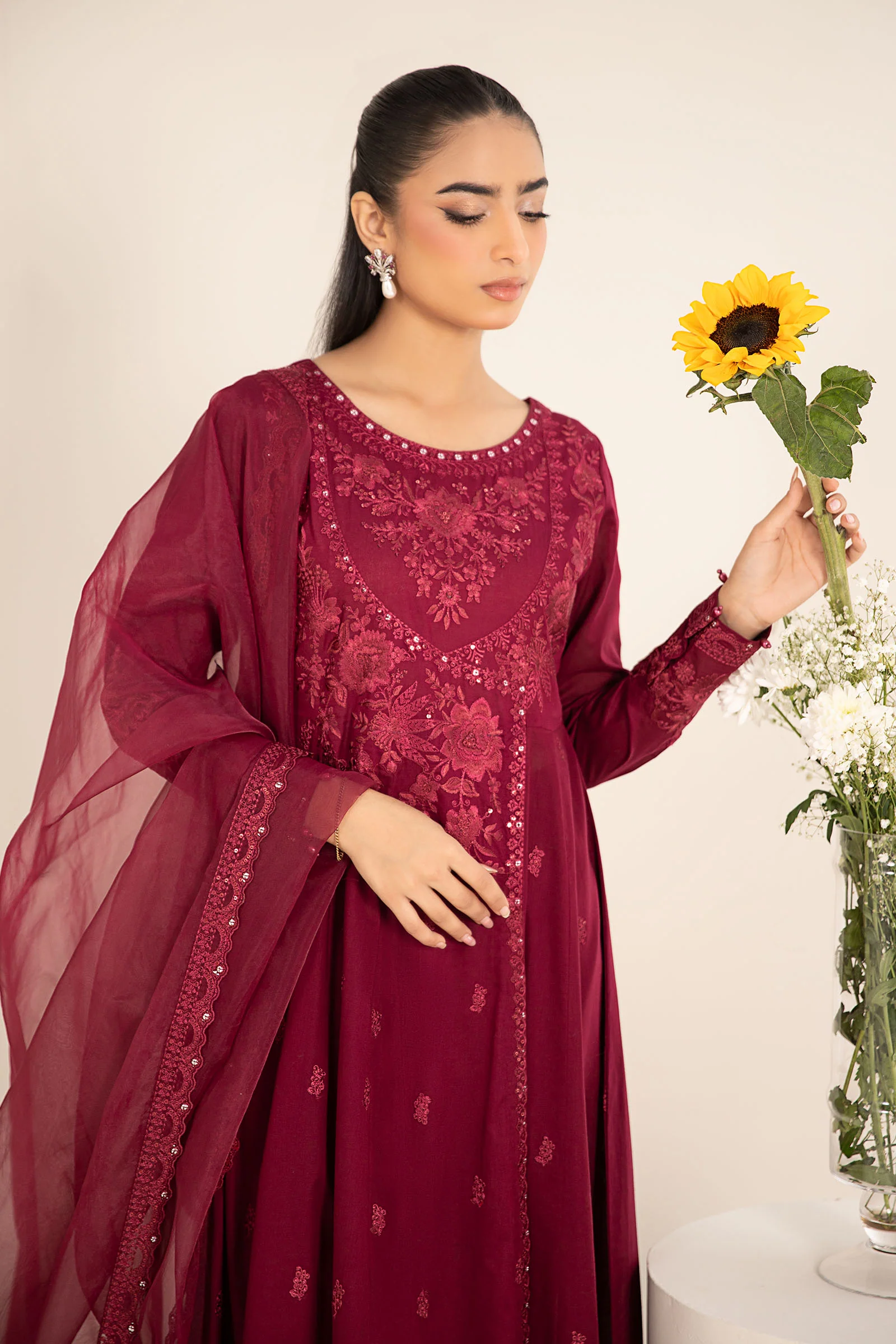 3 Piece Embroidered Lawn Suit - Image 3