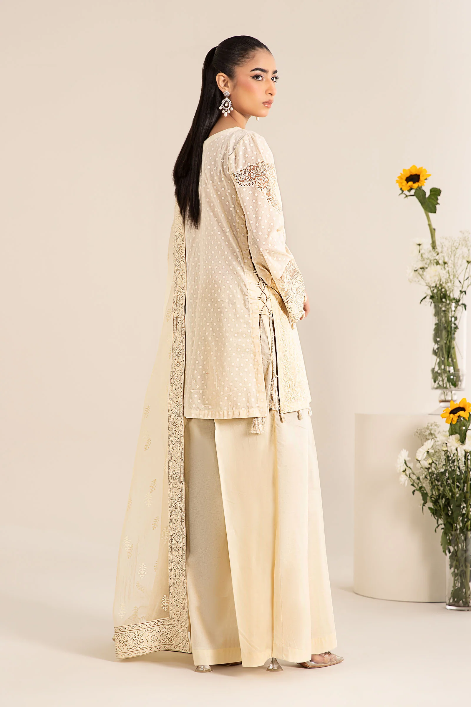 3 Piece Embroidered Lawn Suit - Image 6