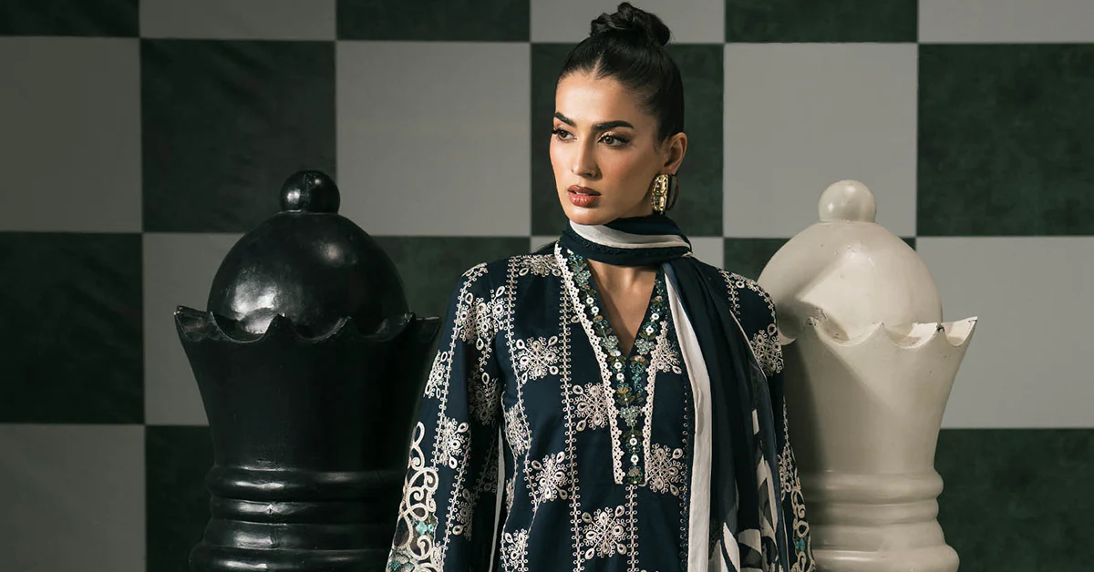 3 Piece Embroidered Lawn Suit - Image 8