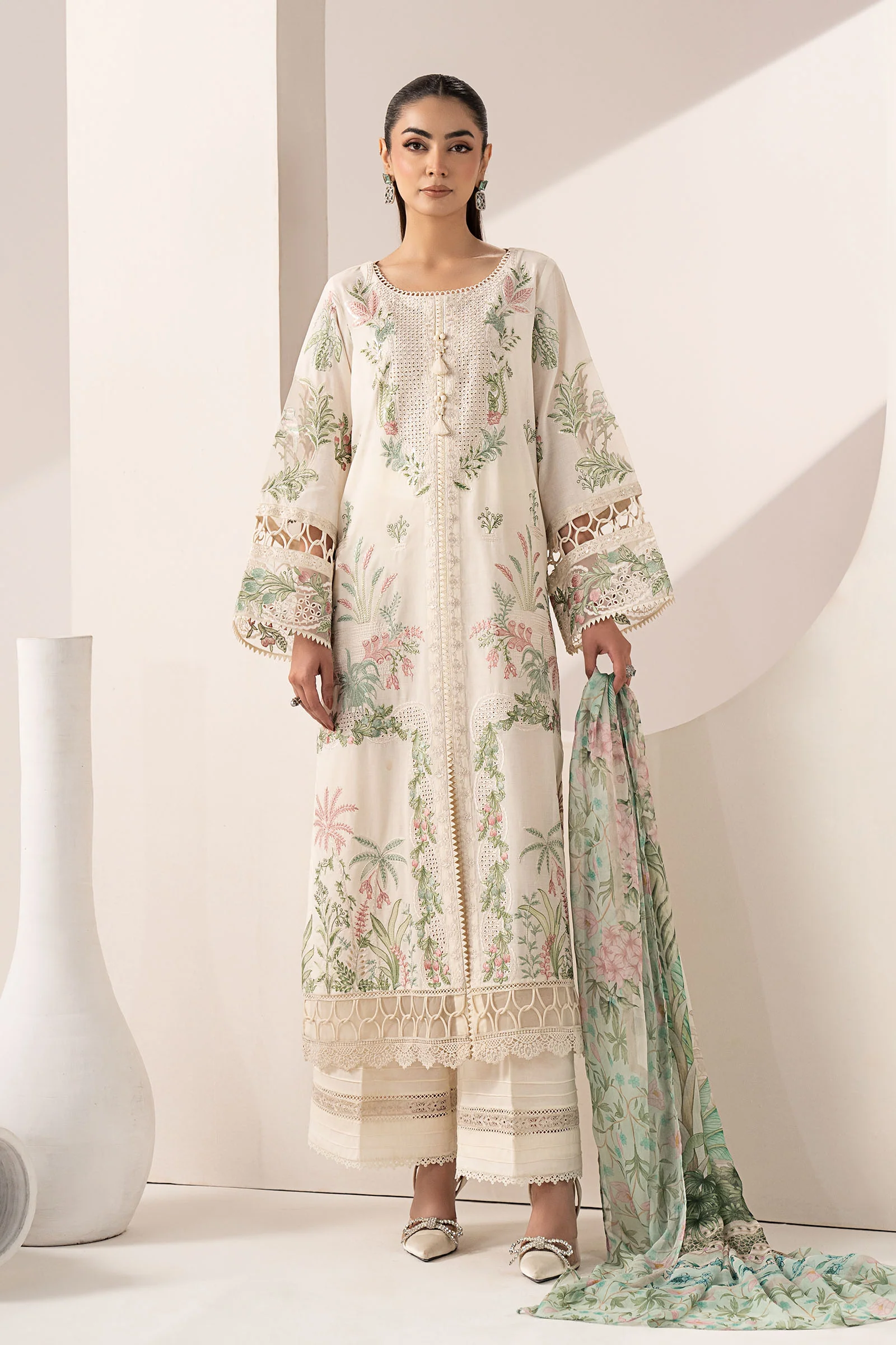 3 Piece Embroidered Lawn Suit - Image 2